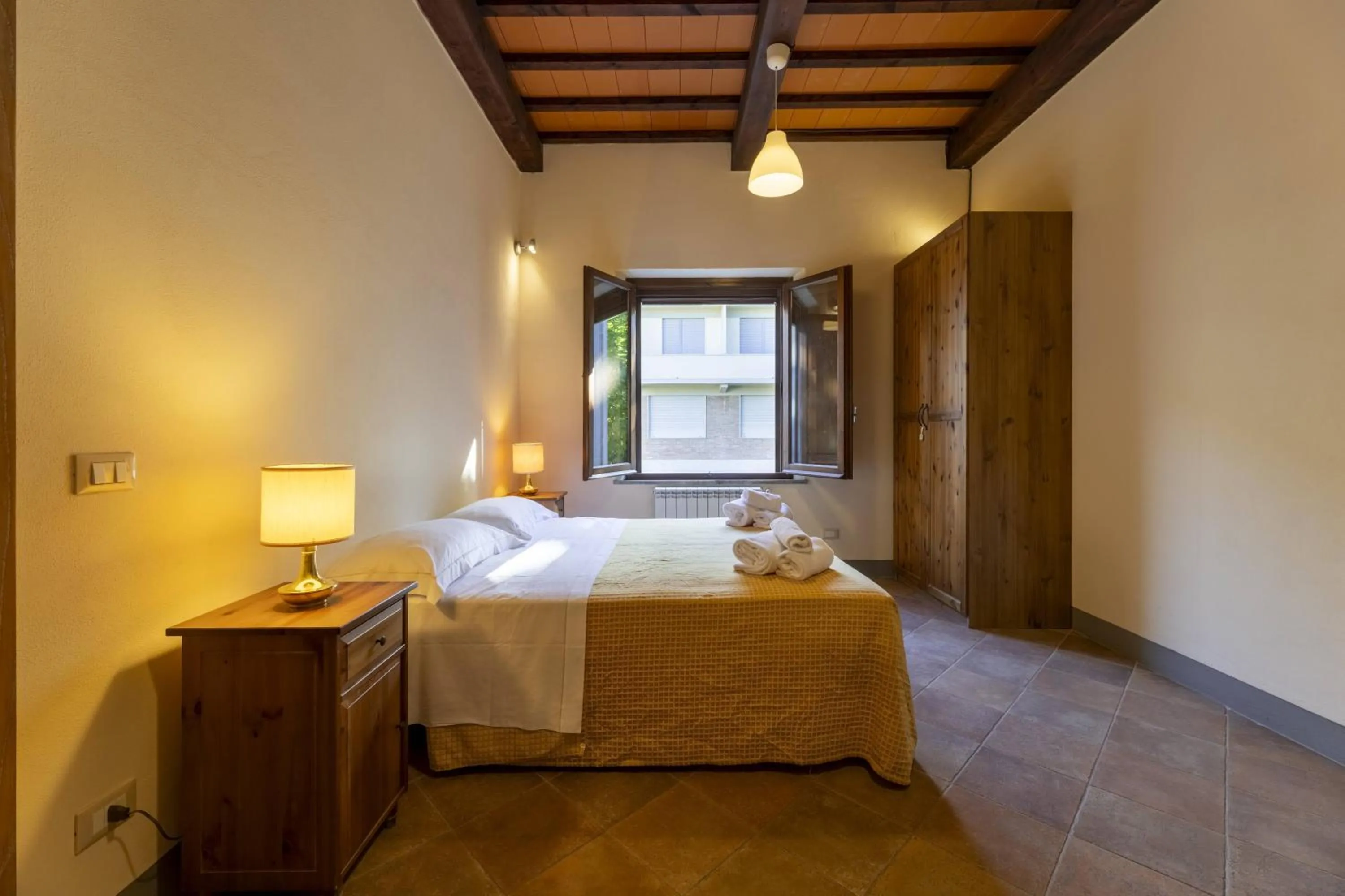 Photo of the whole room, Bed in Villa Montarioso