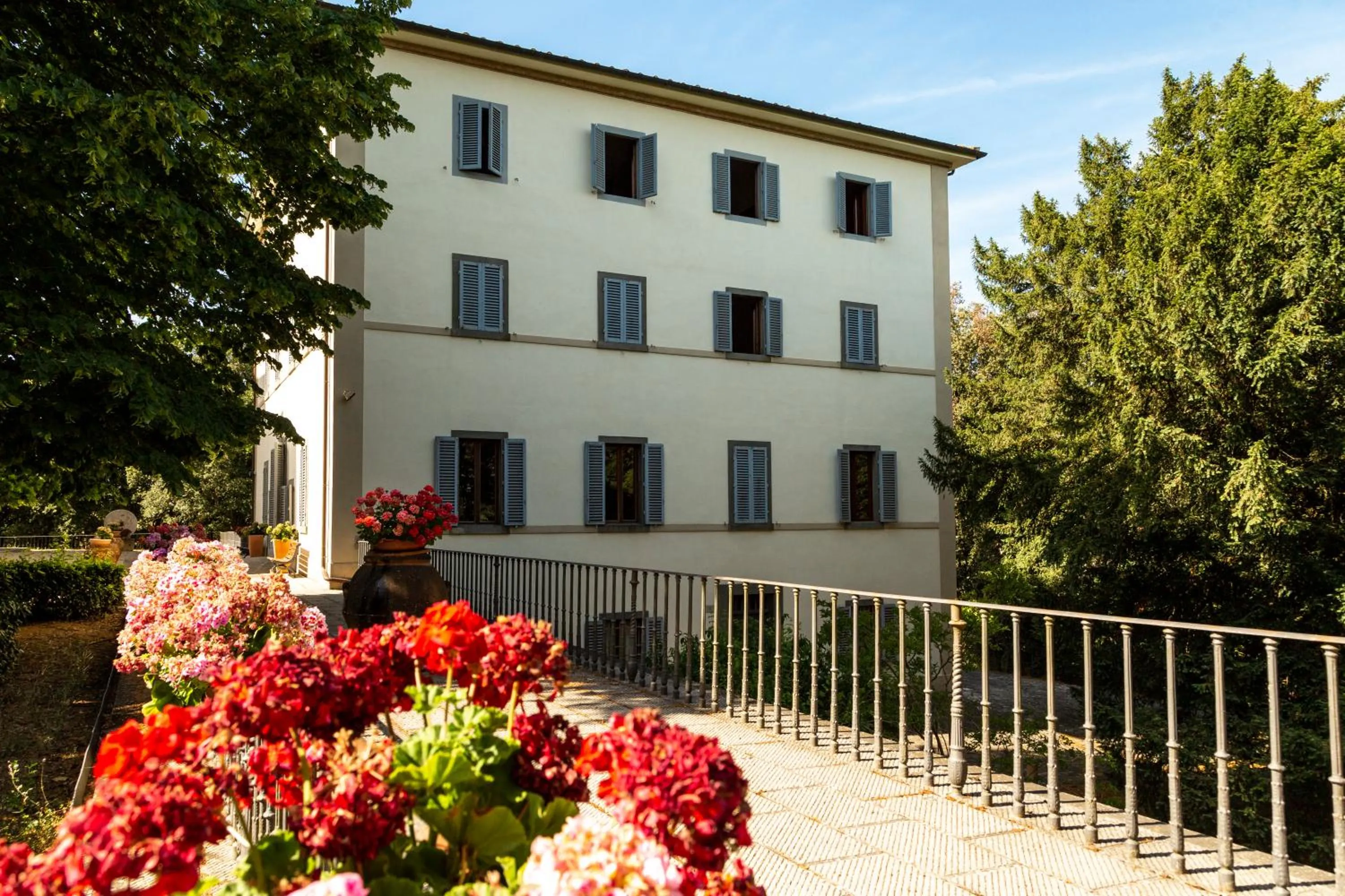 Facade/entrance in Villa Montarioso