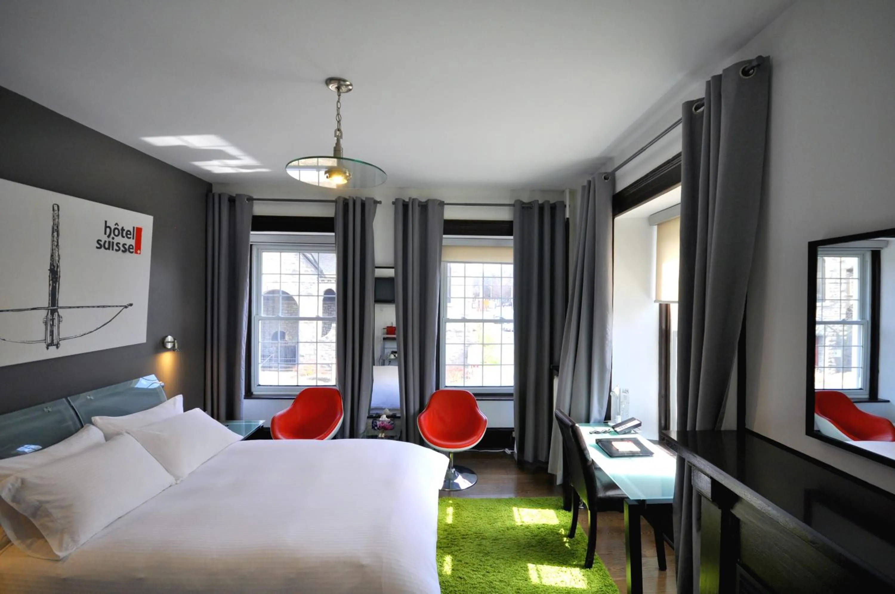 Photo of the whole room, Bed in Swiss Hotel