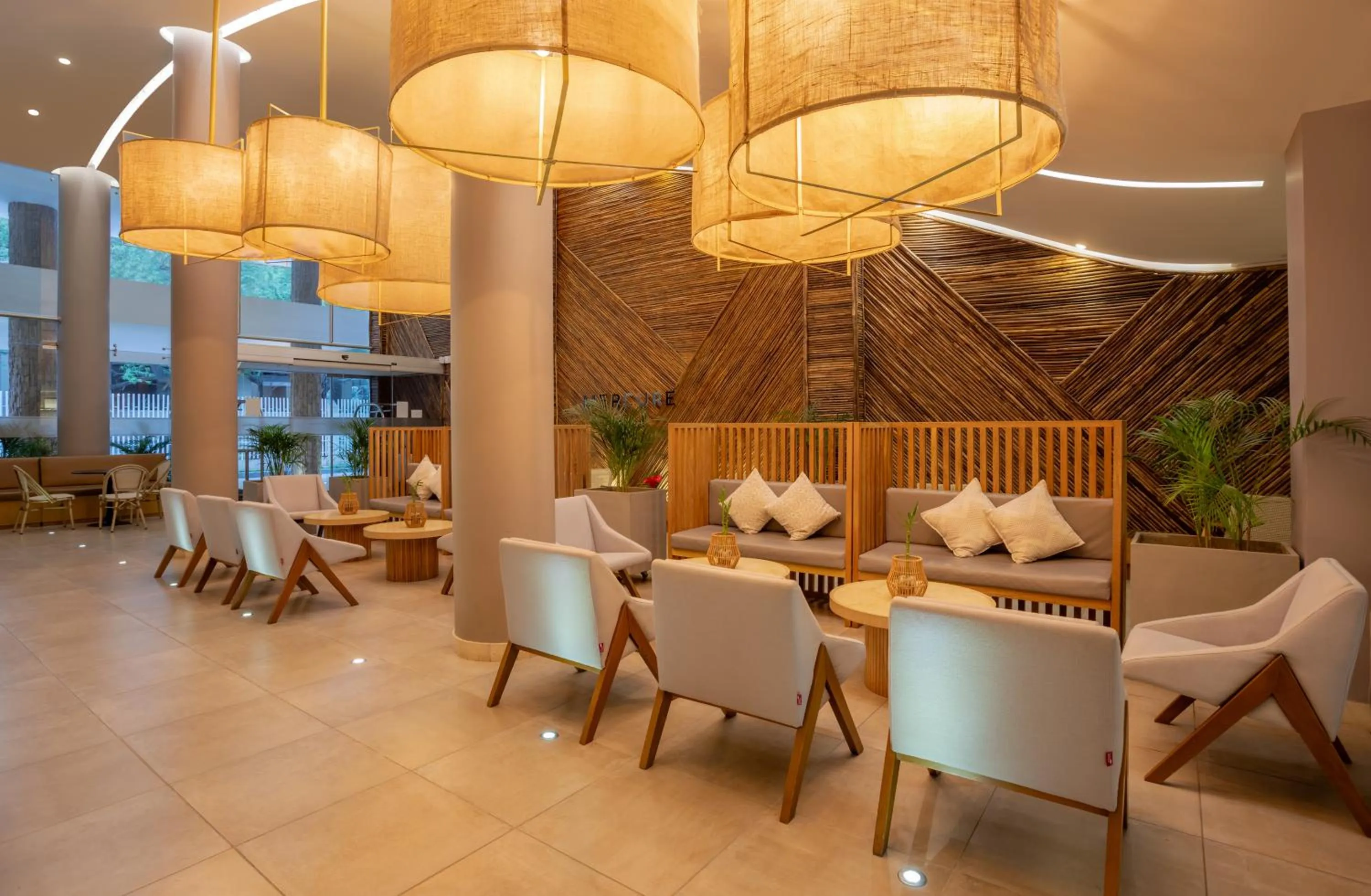 Lobby or reception in Mercure Santa Marta Emile