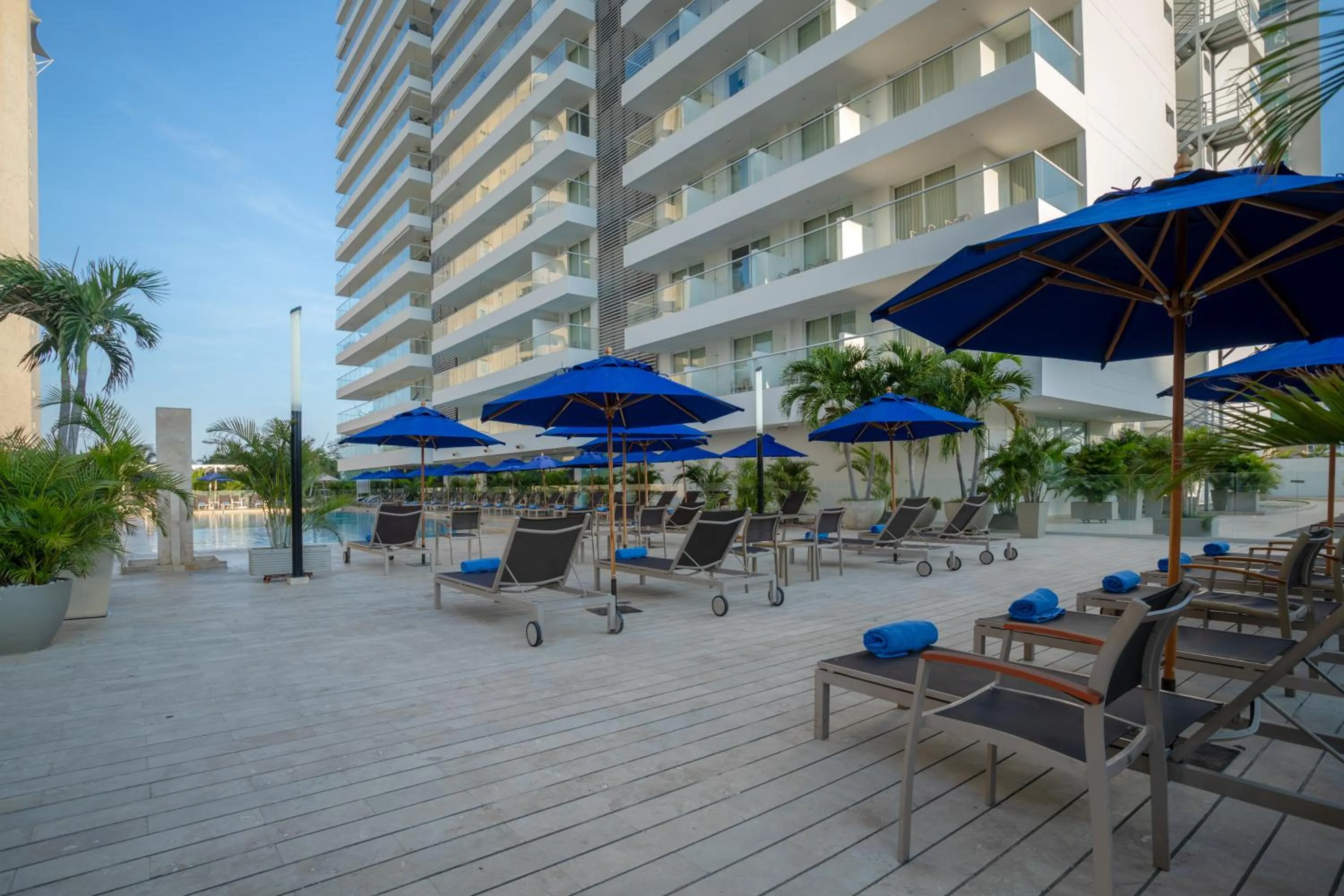 Swimming pool in Mercure Santa Marta Emile