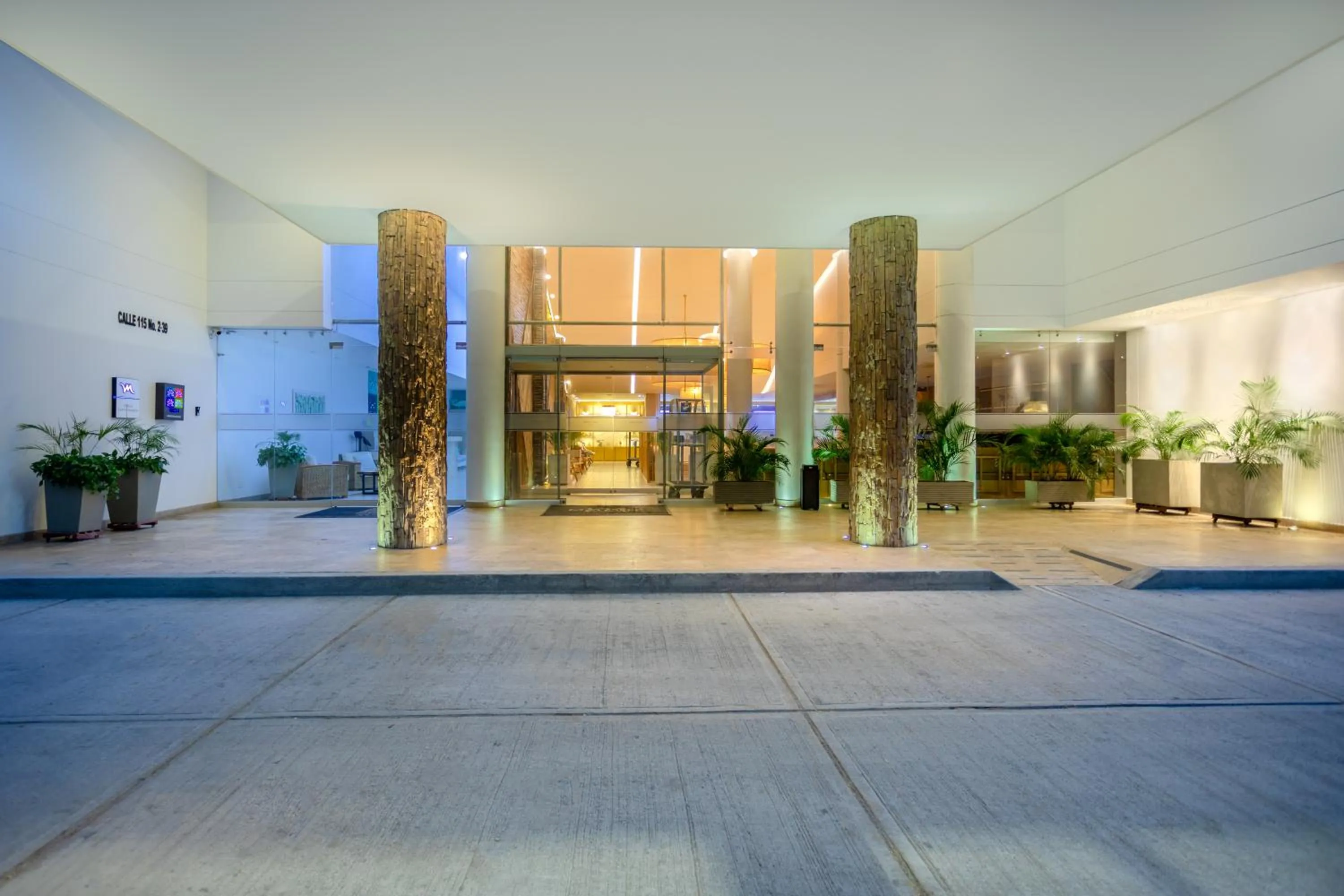 Facade/entrance in Mercure Santa Marta Emile