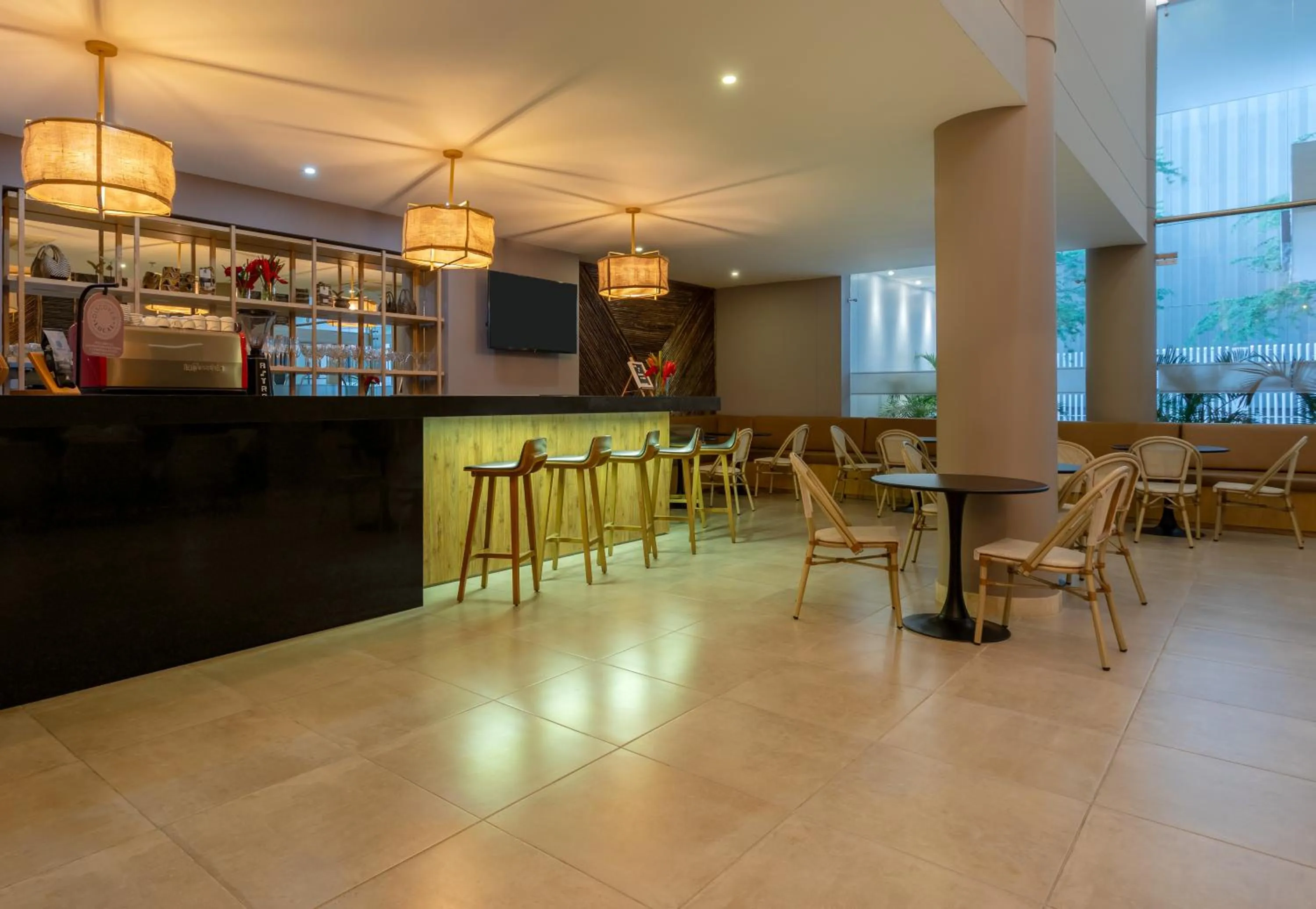 Lounge or bar in Mercure Santa Marta Emile