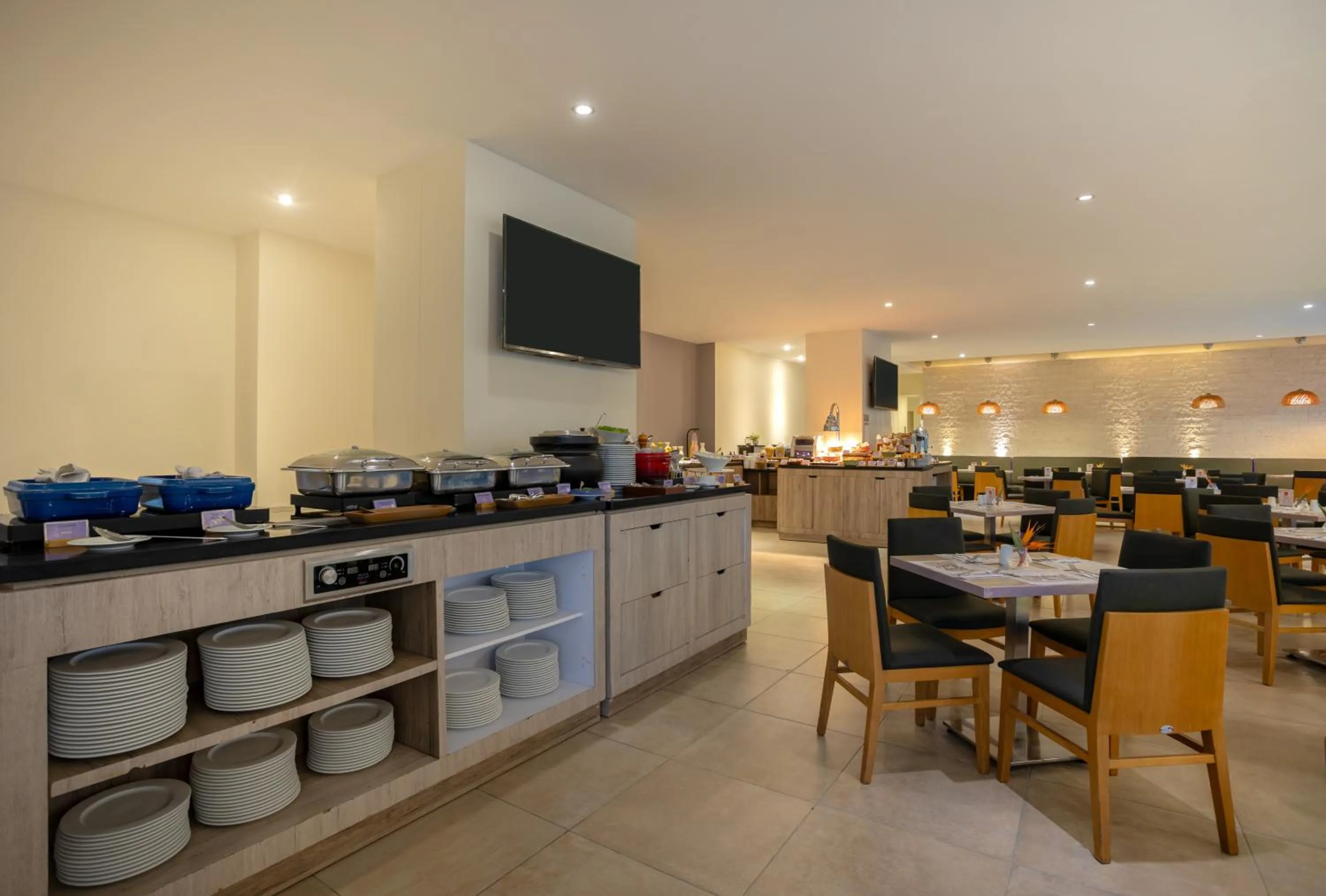 Restaurant/places to eat in Mercure Santa Marta Emile