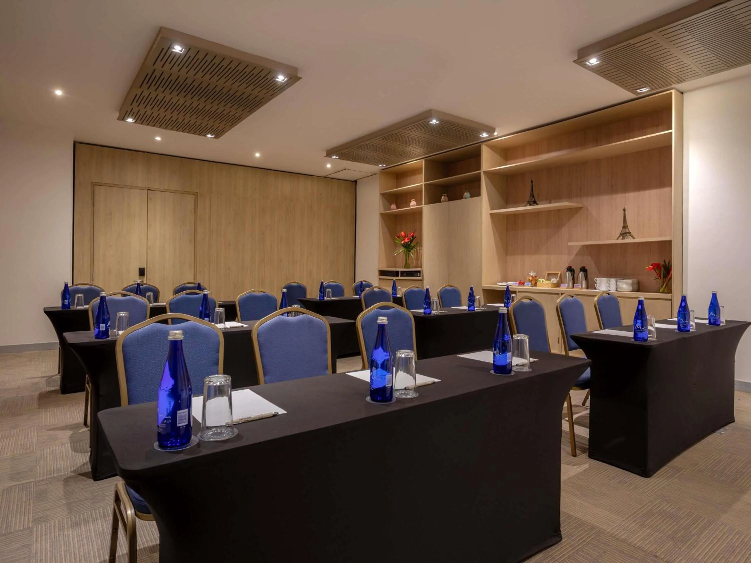 Meeting/conference room in Mercure Santa Marta Emile