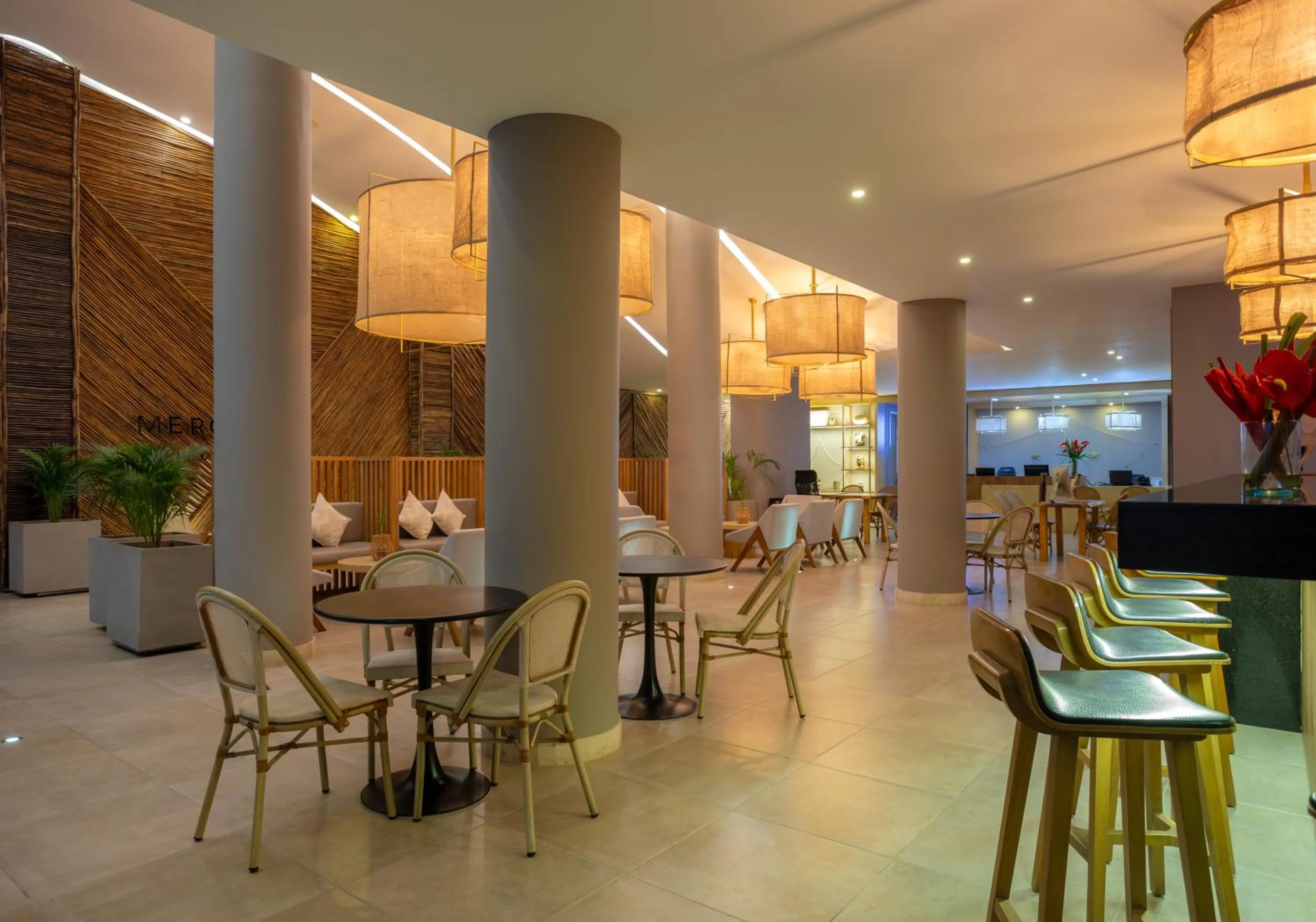 Lobby or reception in Mercure Santa Marta Emile