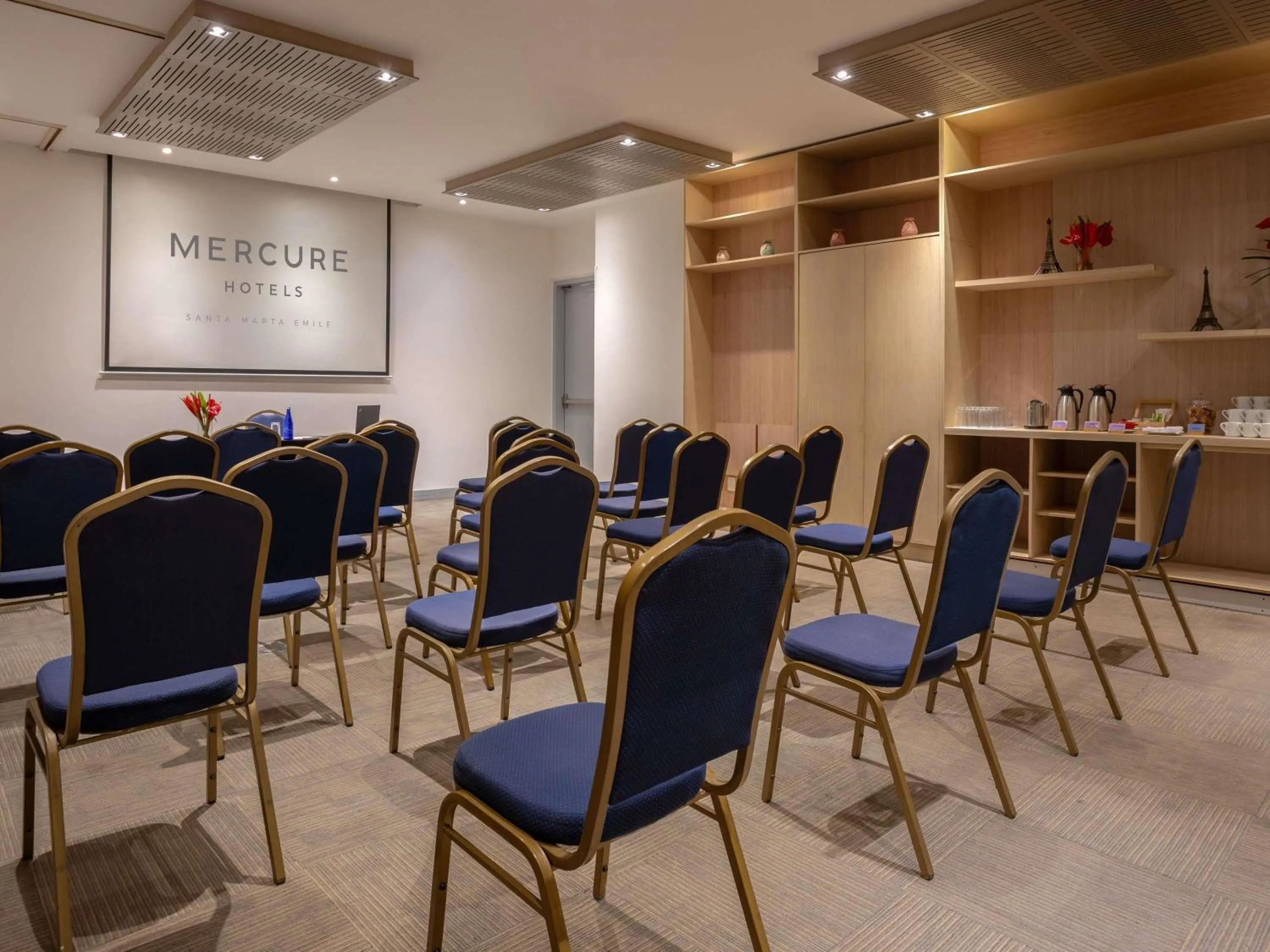Meeting/conference room in Mercure Santa Marta Emile
