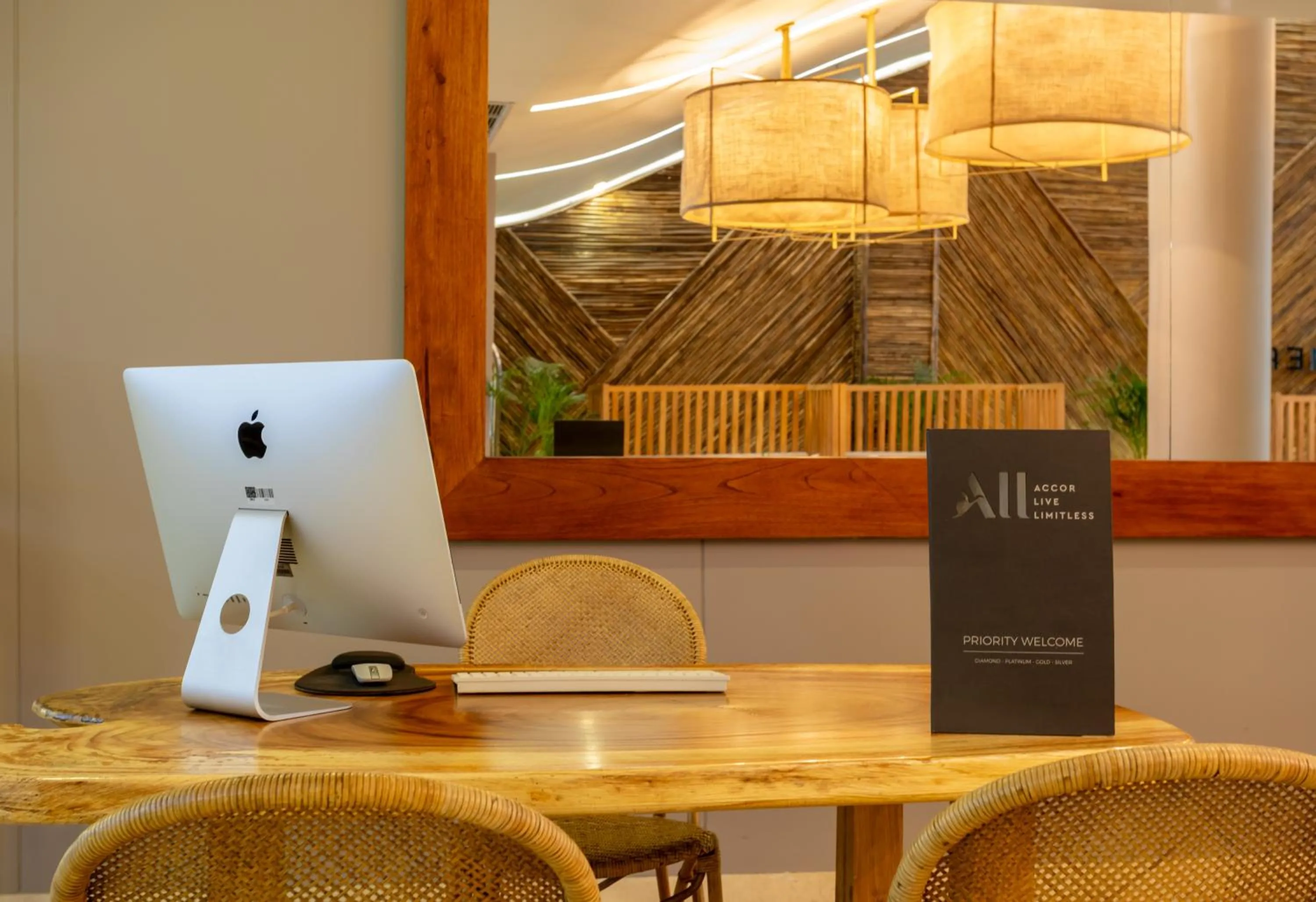 Lobby or reception in Mercure Santa Marta Emile