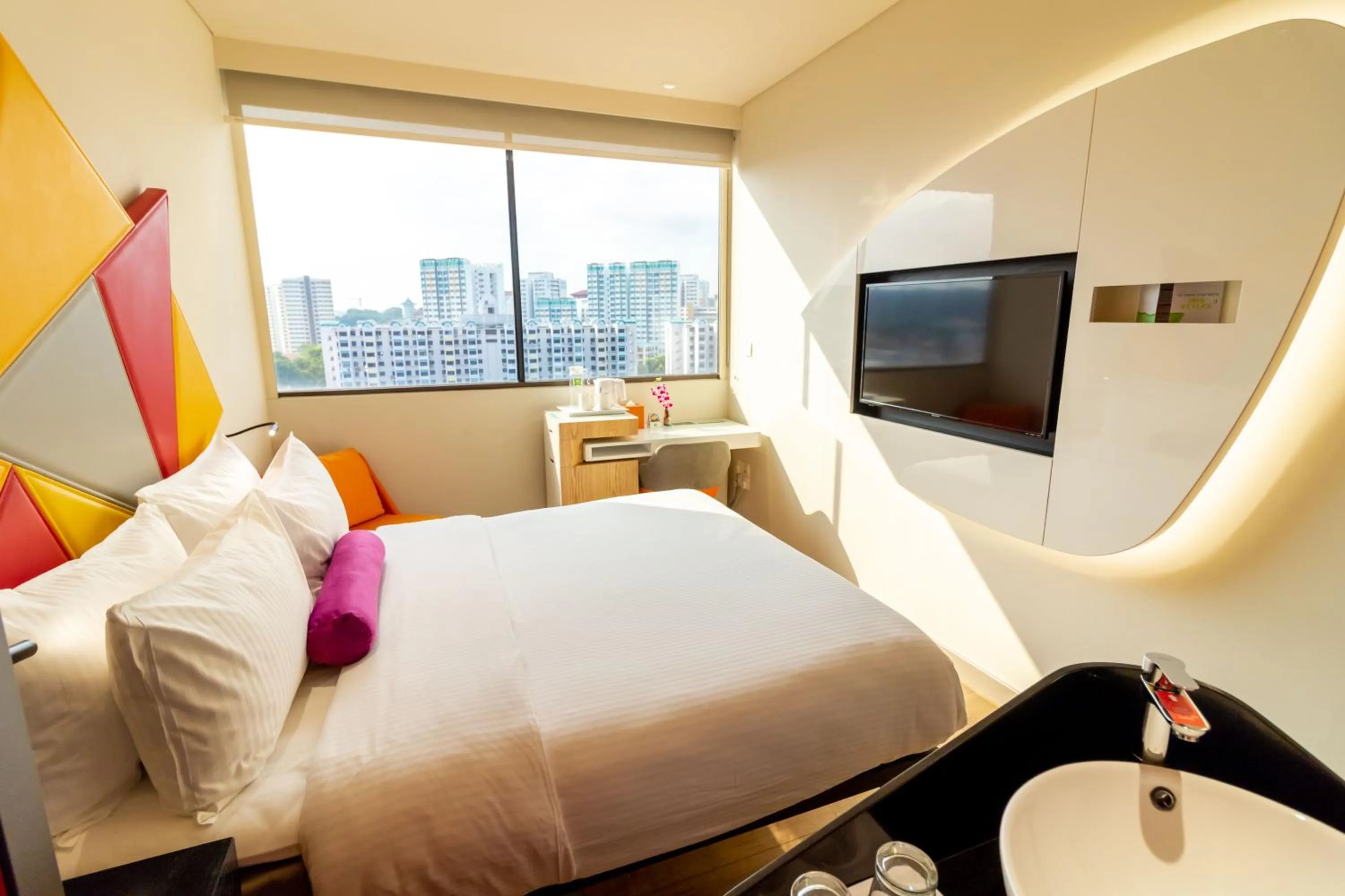 View (from property/room), Bed in Ibis Styles Singapore On Macpherson