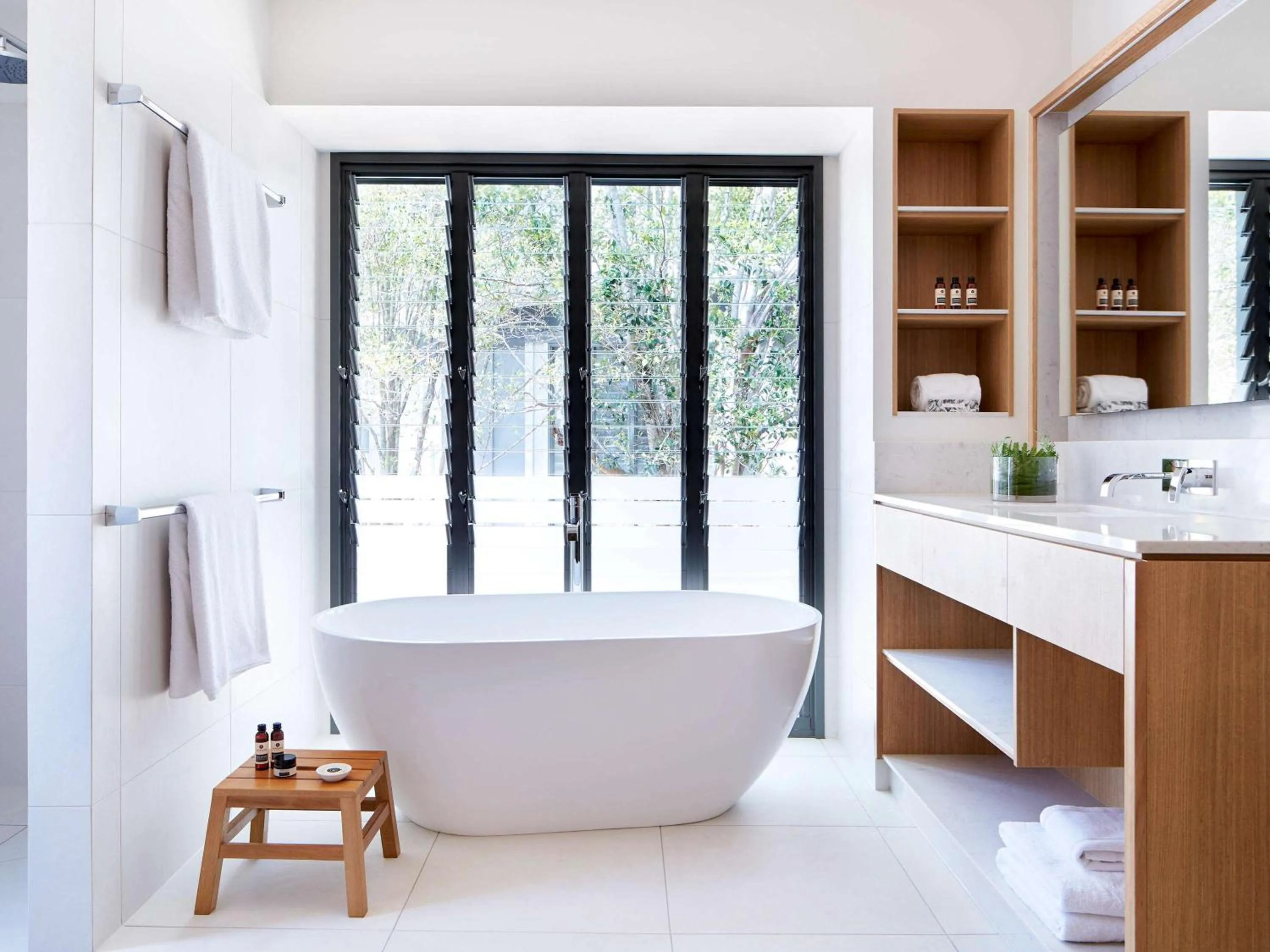 Photo of the whole room in Elements Of Byron