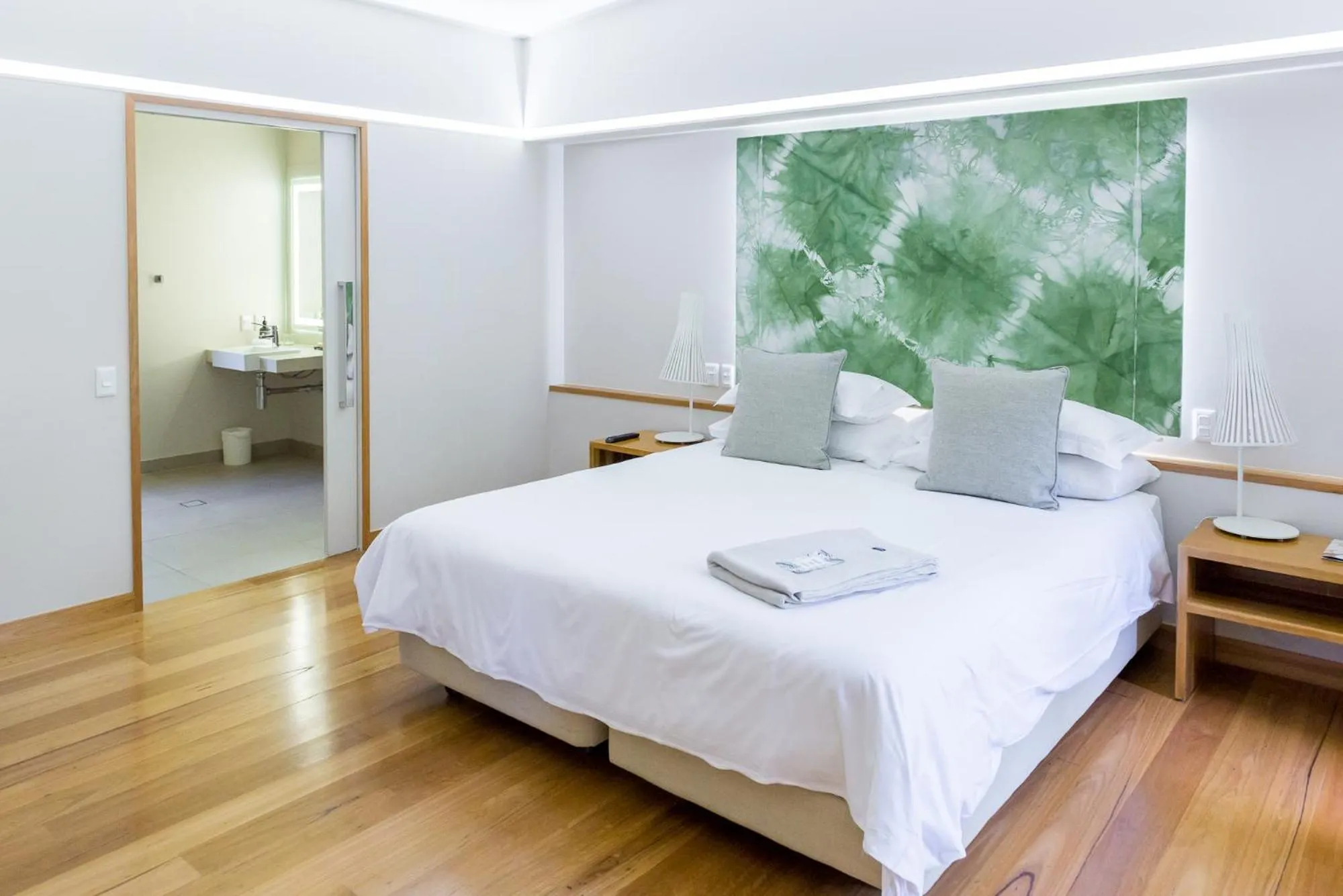 Photo of the whole room, Bed in Elements Of Byron