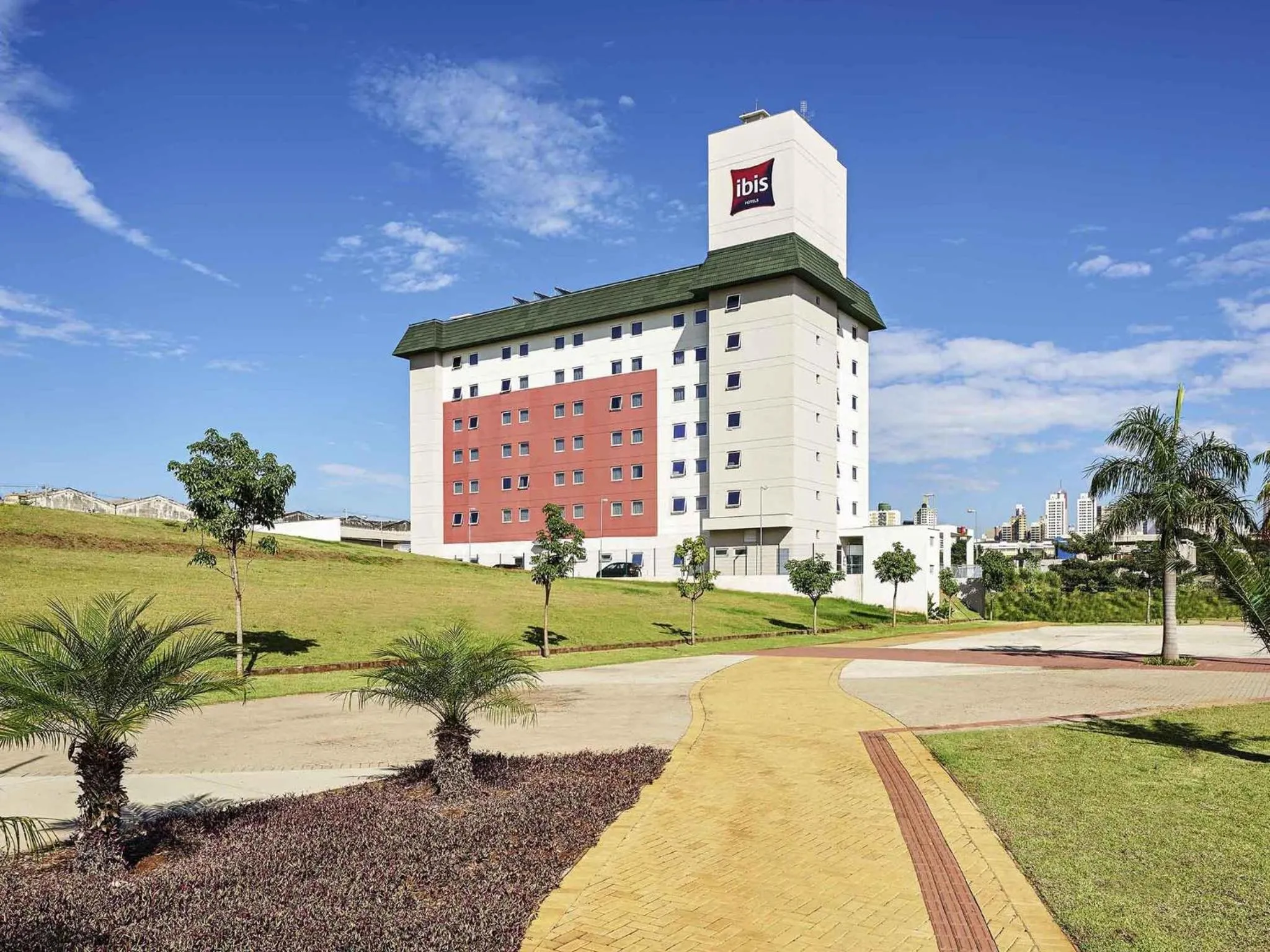 Property building in ibis Londrina Shopping