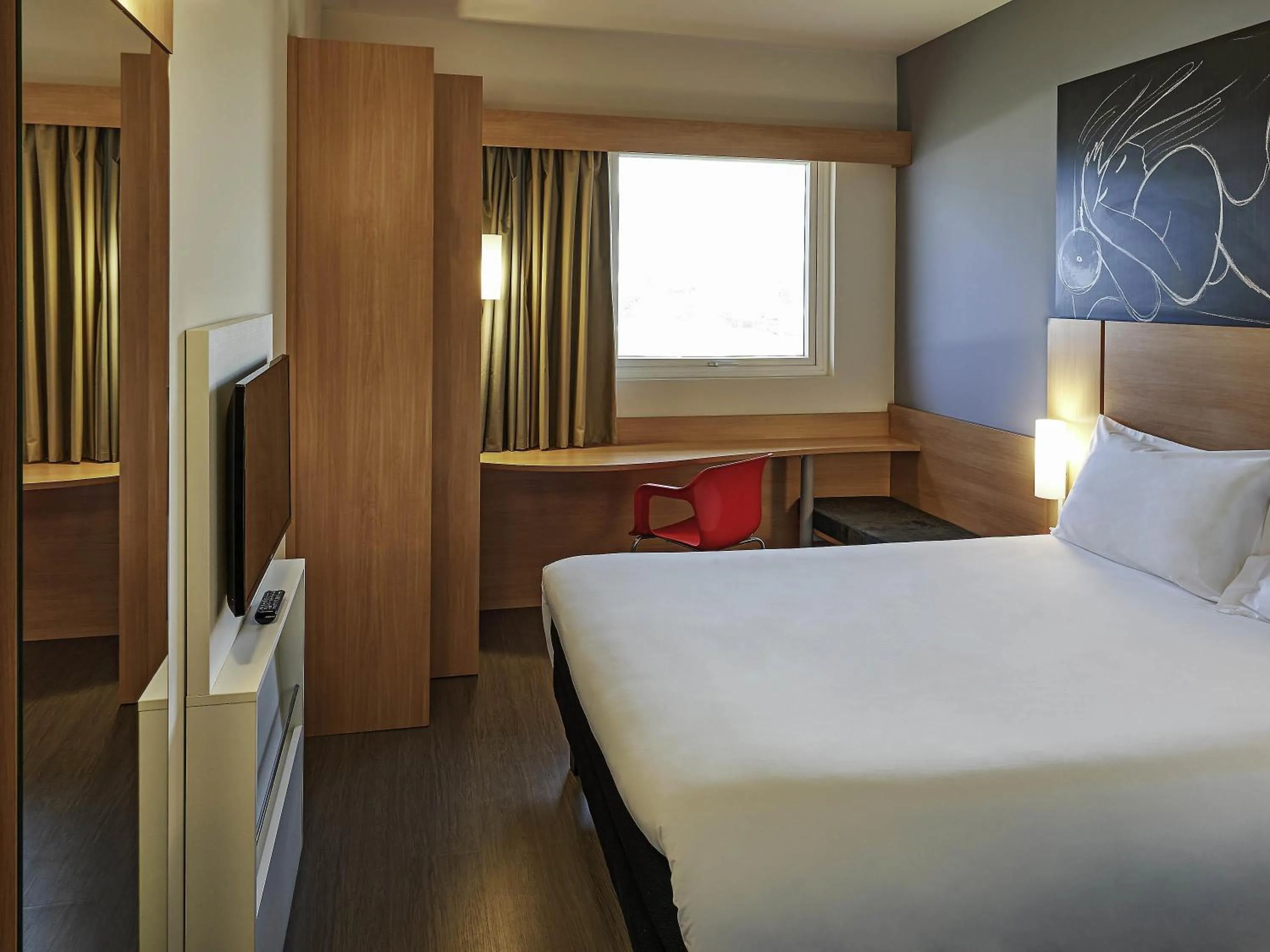 Bedroom, Bed in ibis Londrina Shopping