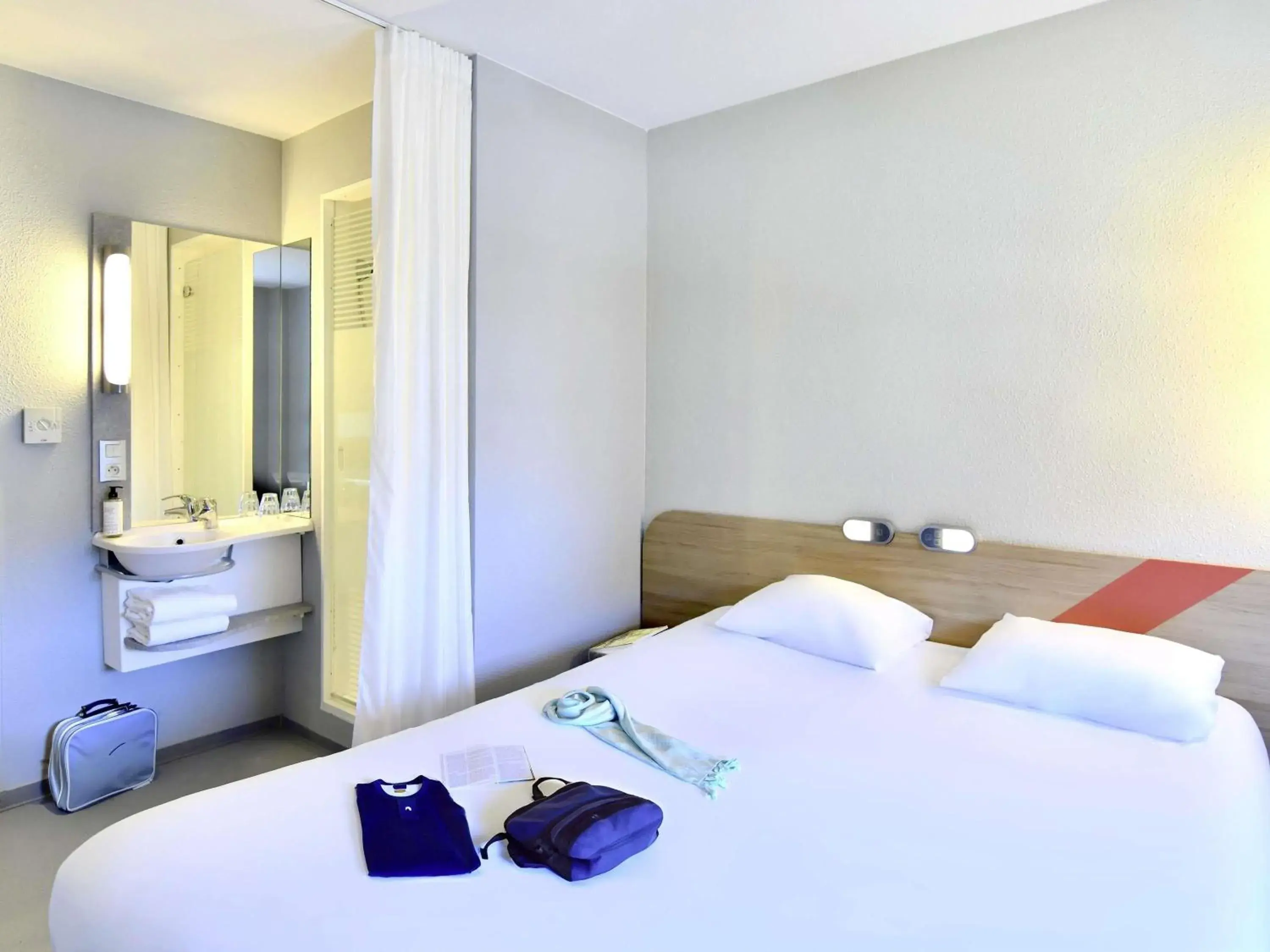 Double Room in Ibis Budget Nantes Rezé Aéroport Double Room in Ibis Budget Nantes Rezé Aéroport