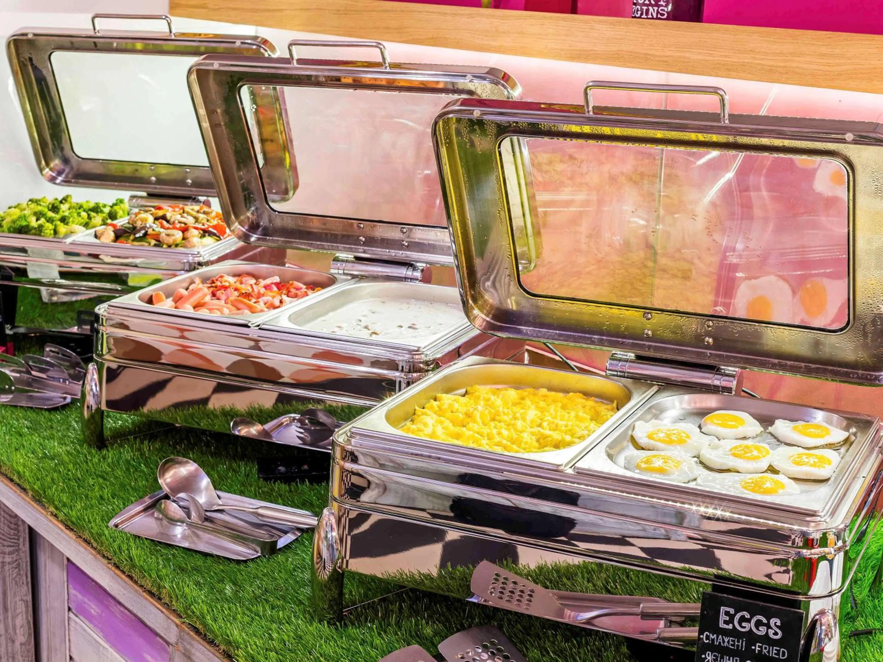 Restaurant/places to eat in Ibis Styles Lviv Center