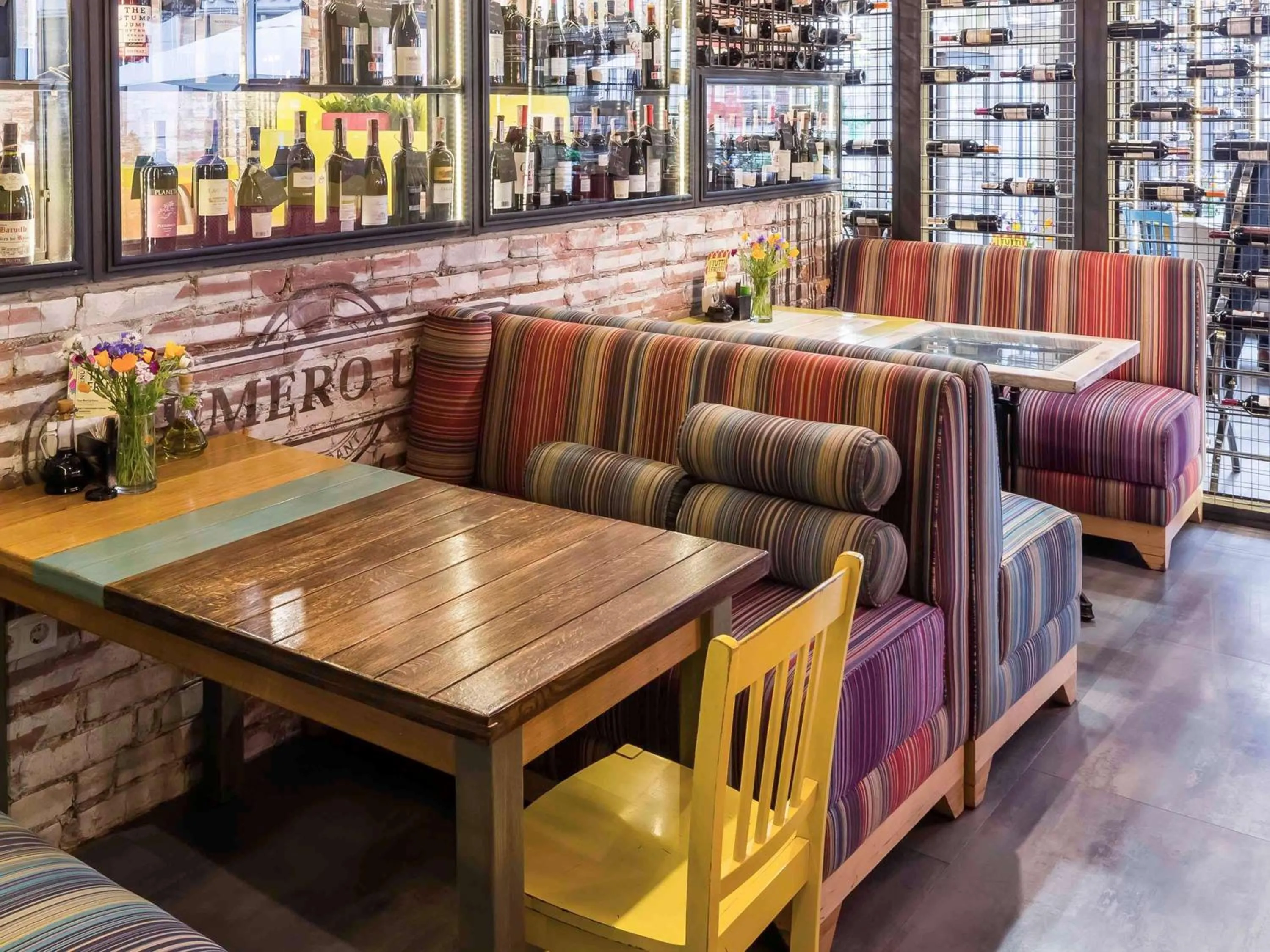 Restaurant/places to eat in Ibis Styles Lviv Center