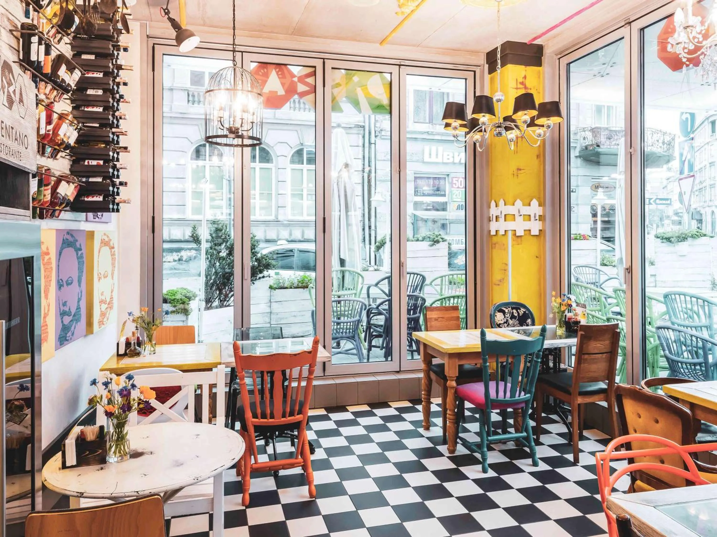 Restaurant/places to eat in Ibis Styles Lviv Center