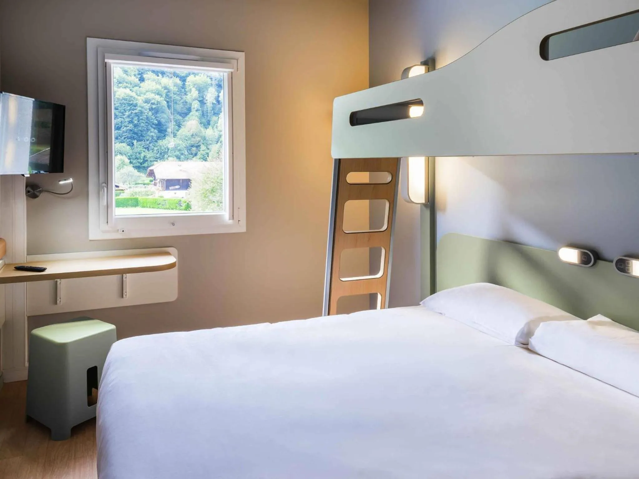 Bedroom, Bed in Ibis Budget Sallanches