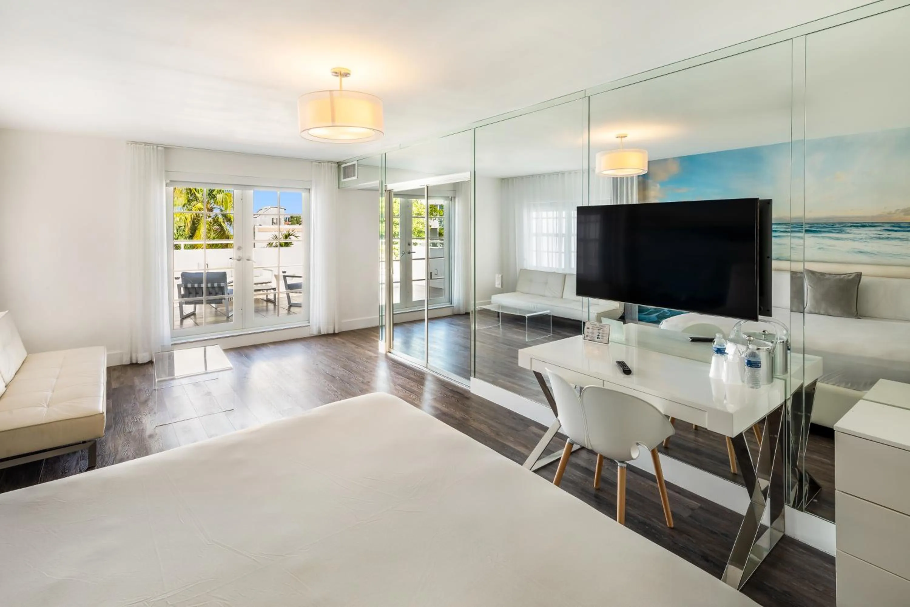 TV and multimedia in President Hotel Villa