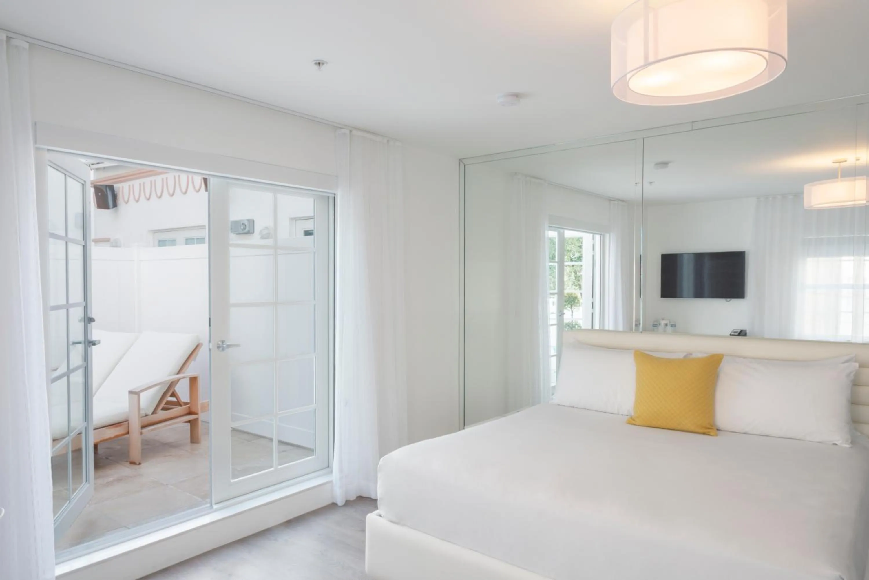 Bed in President Hotel Villa