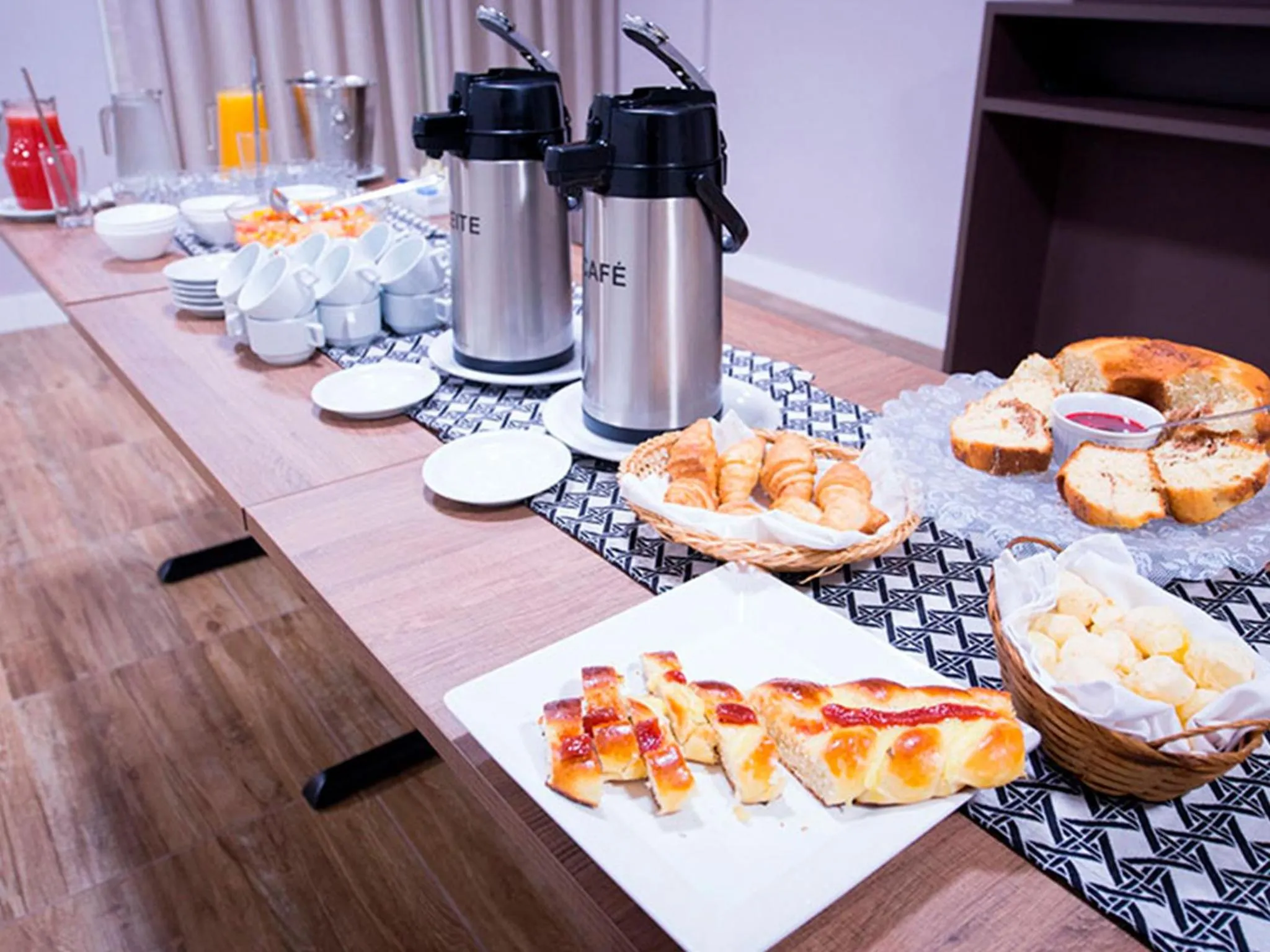 Food and drinks in Vila Business Hotel