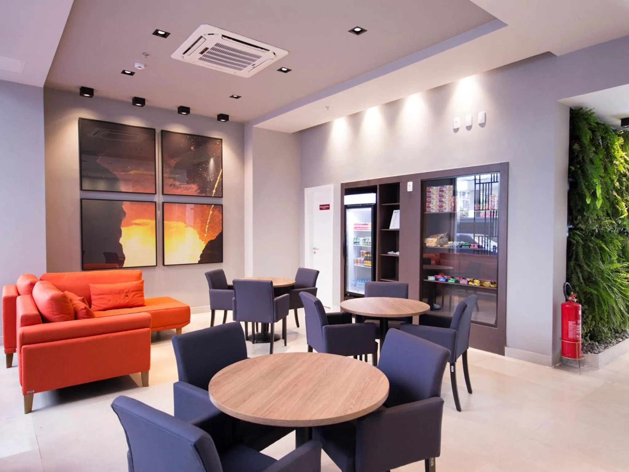 Seating area in Vila Business Hotel