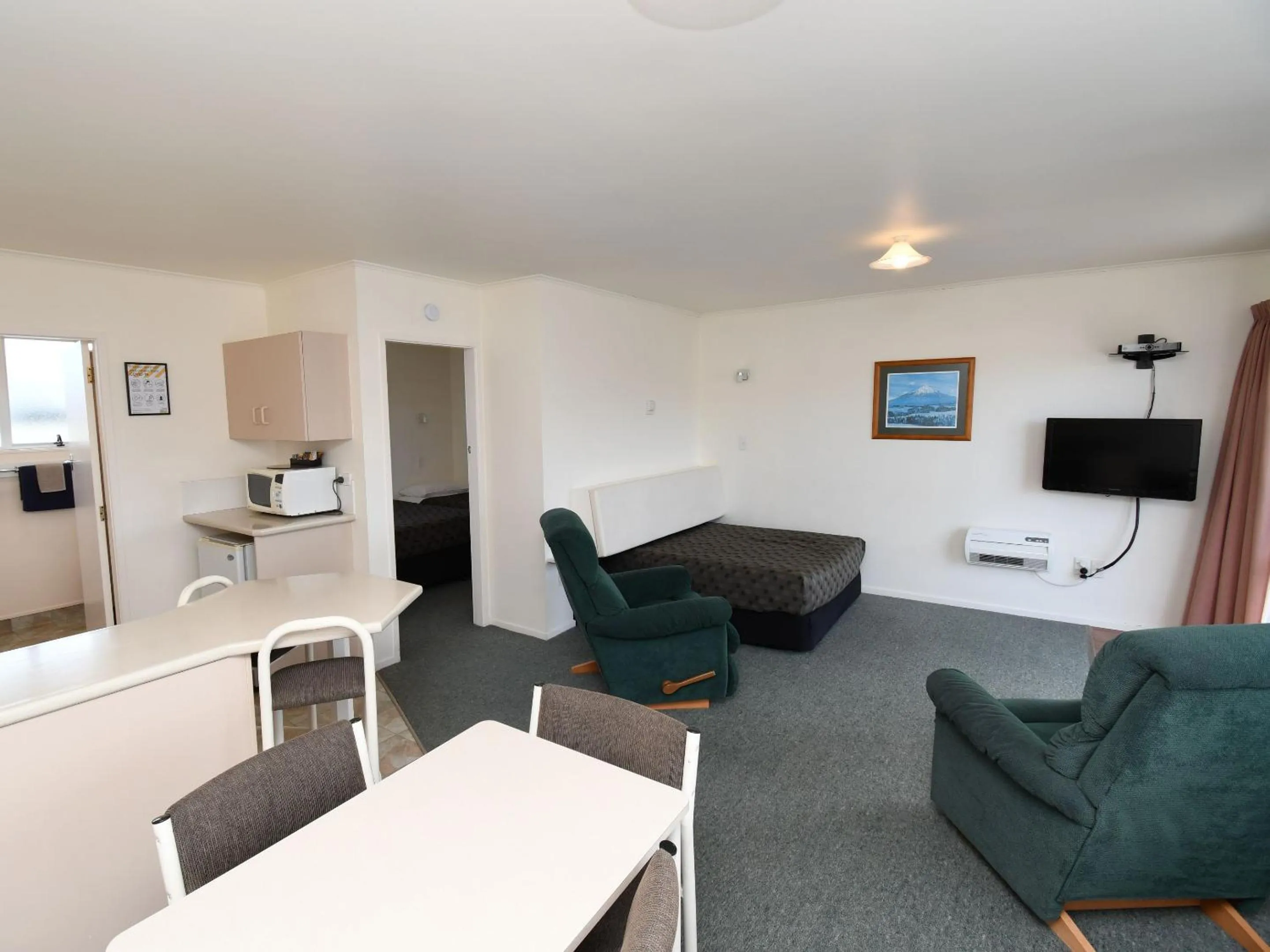 Living room in Avon Motel