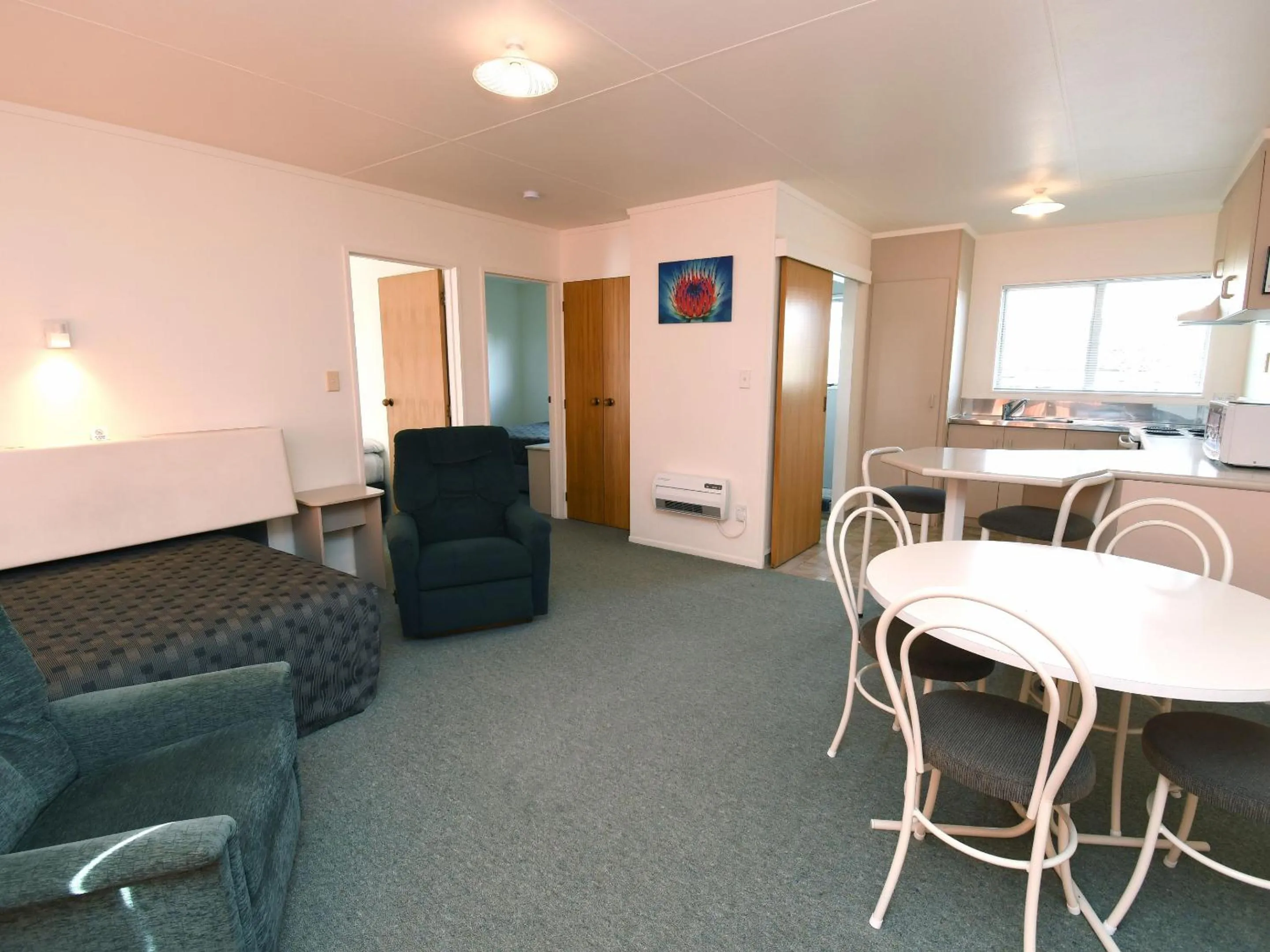 Living room in Avon Motel