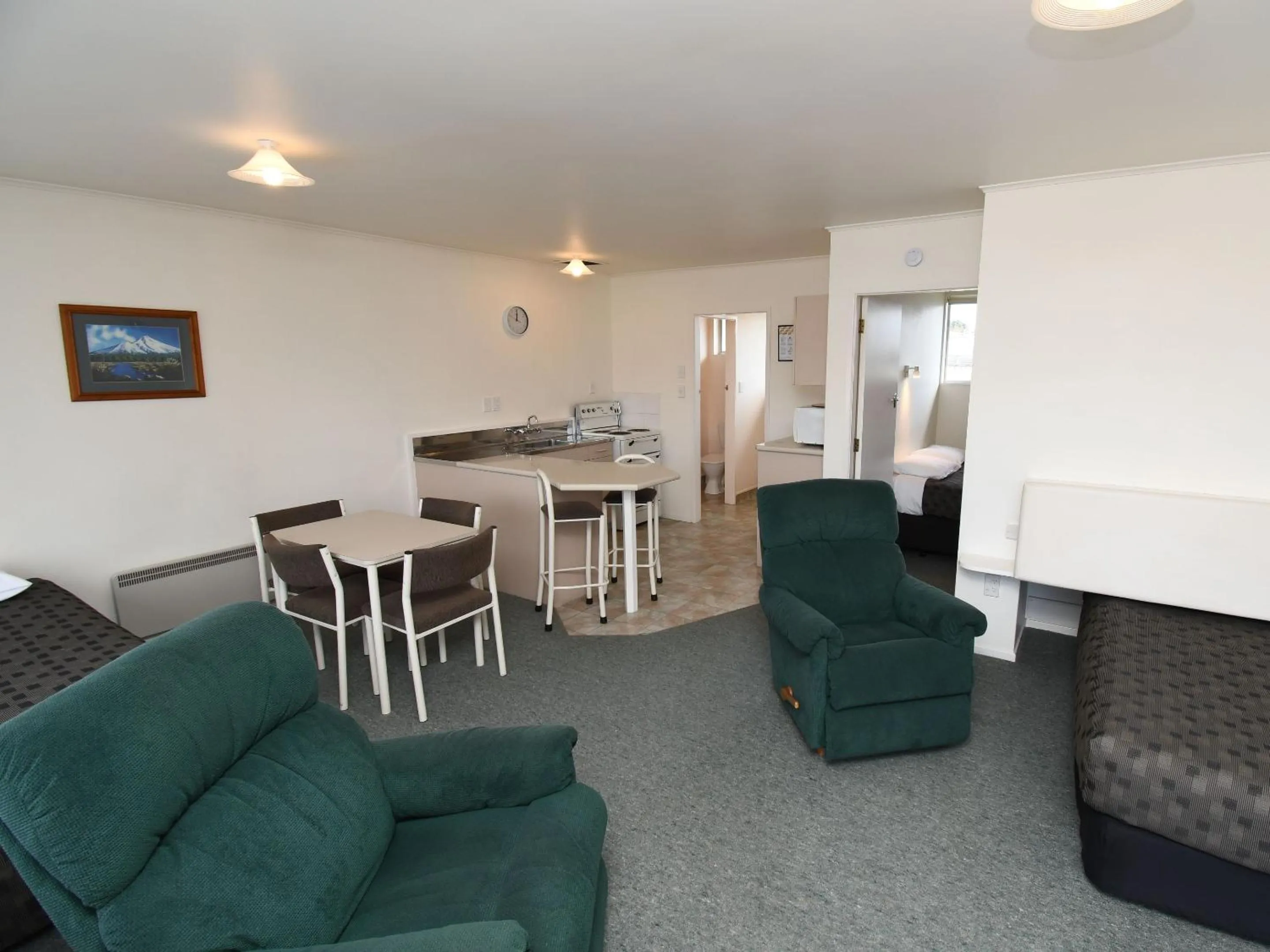 Living room in Avon Motel