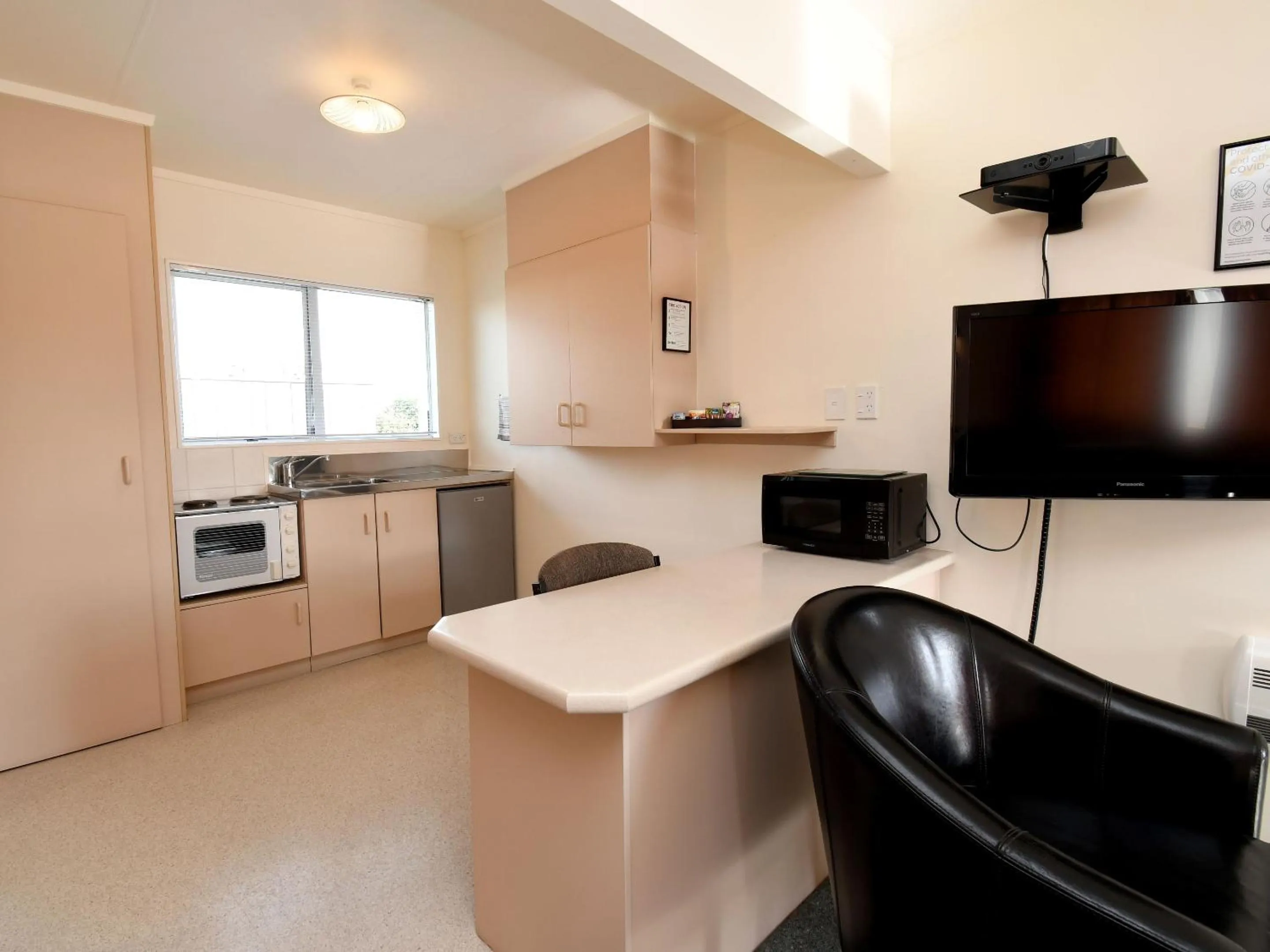 Kitchen or kitchenette in Avon Motel