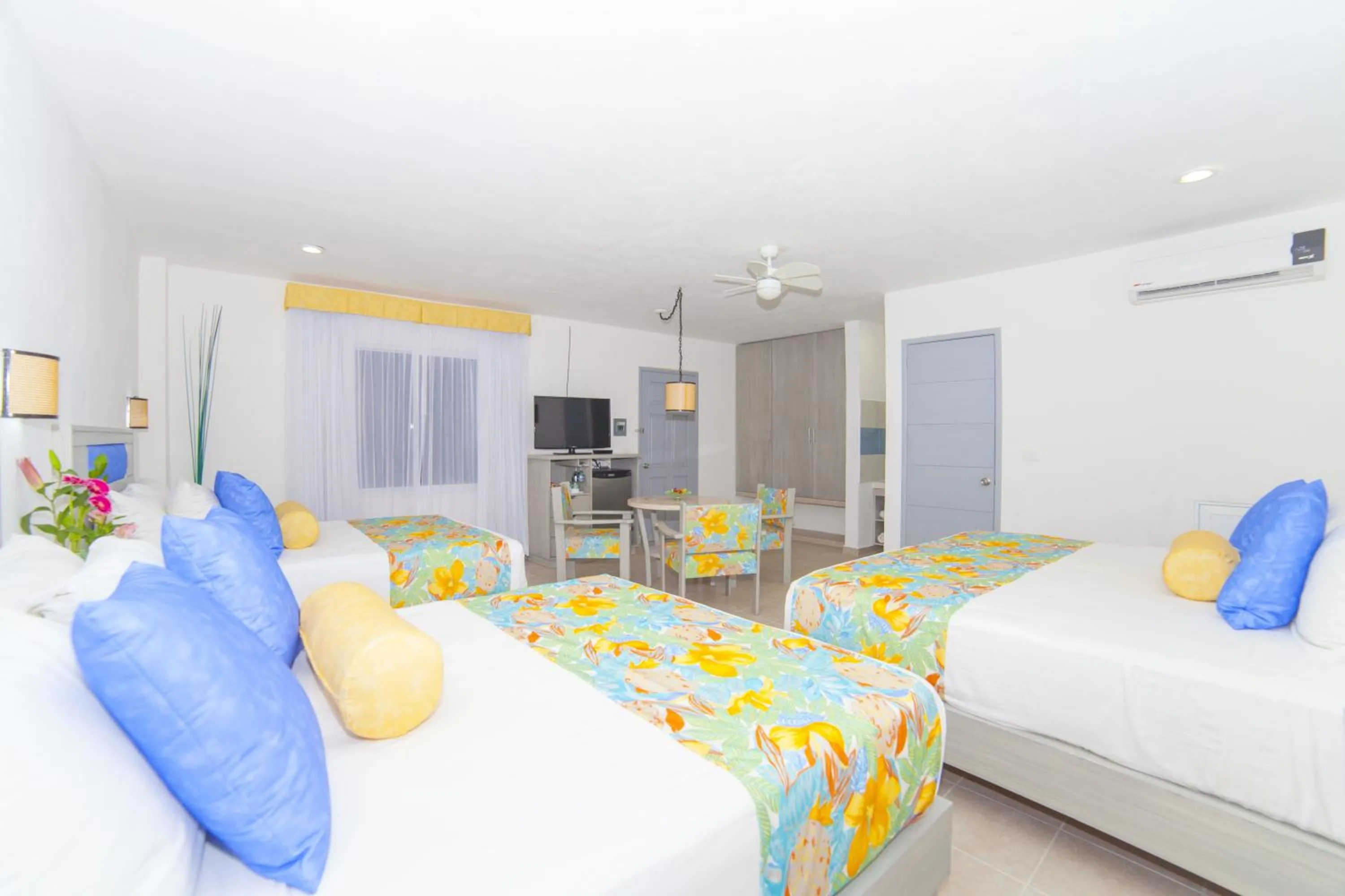 Photo of the whole room, Bed in Mestizo Gallery