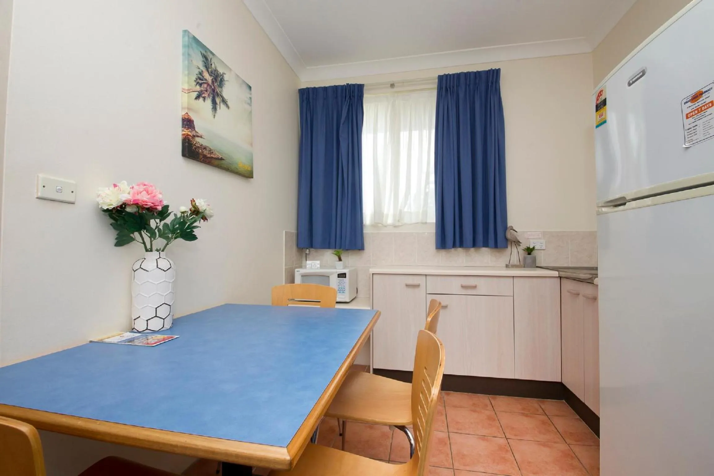 Kitchen or kitchenette in Tuncurry Beach Motel