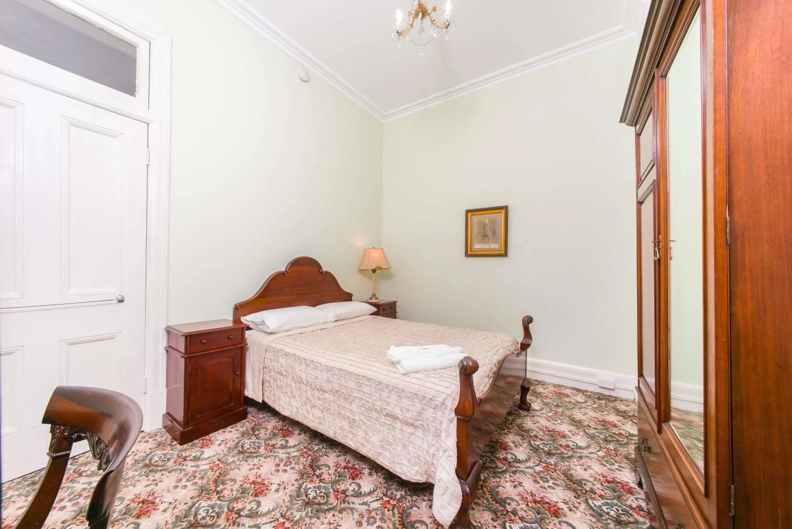 Photo of the whole room, Bed in East Sydney Hotel