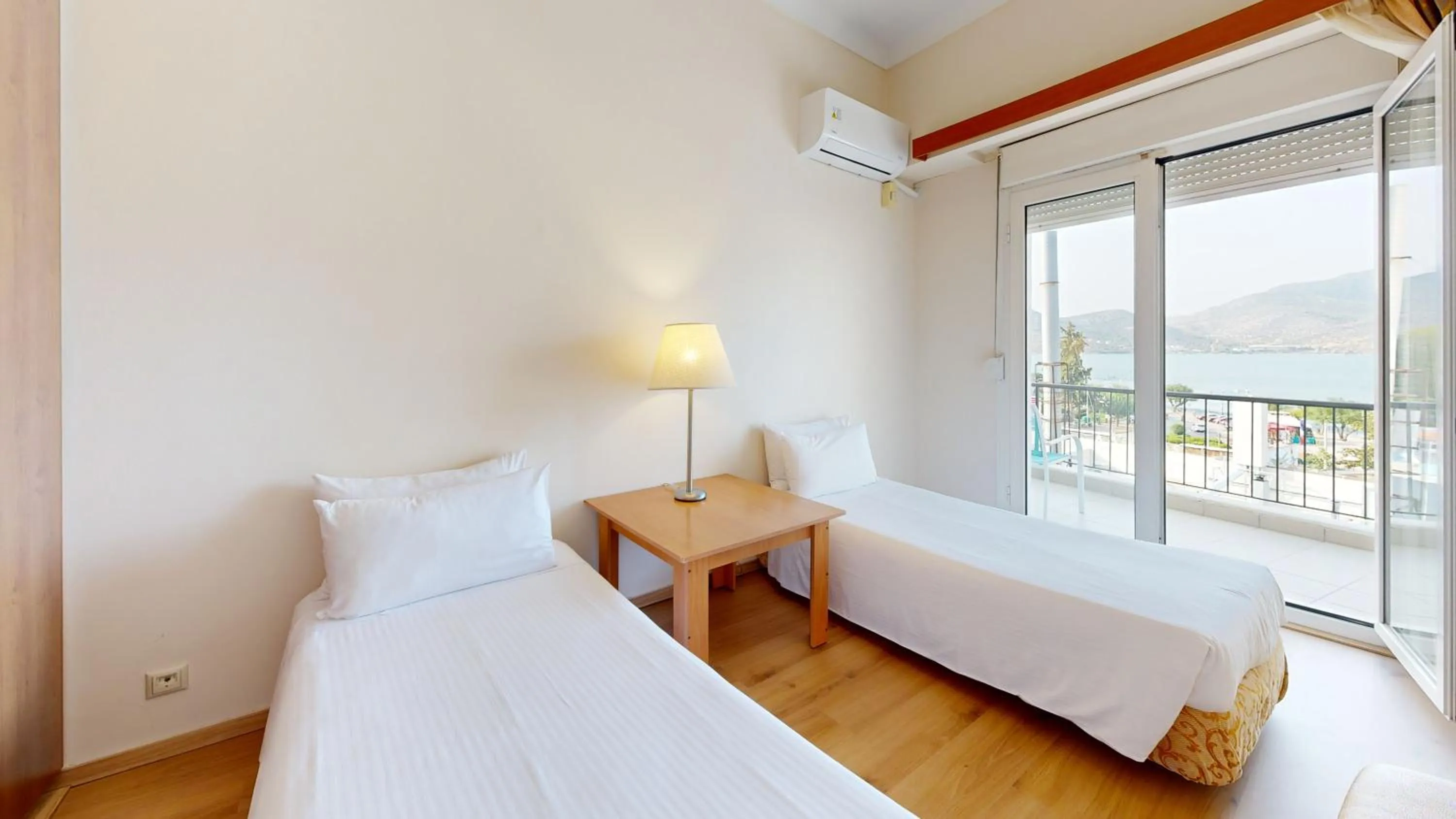 Bedroom, Bed in Lucy Hotel