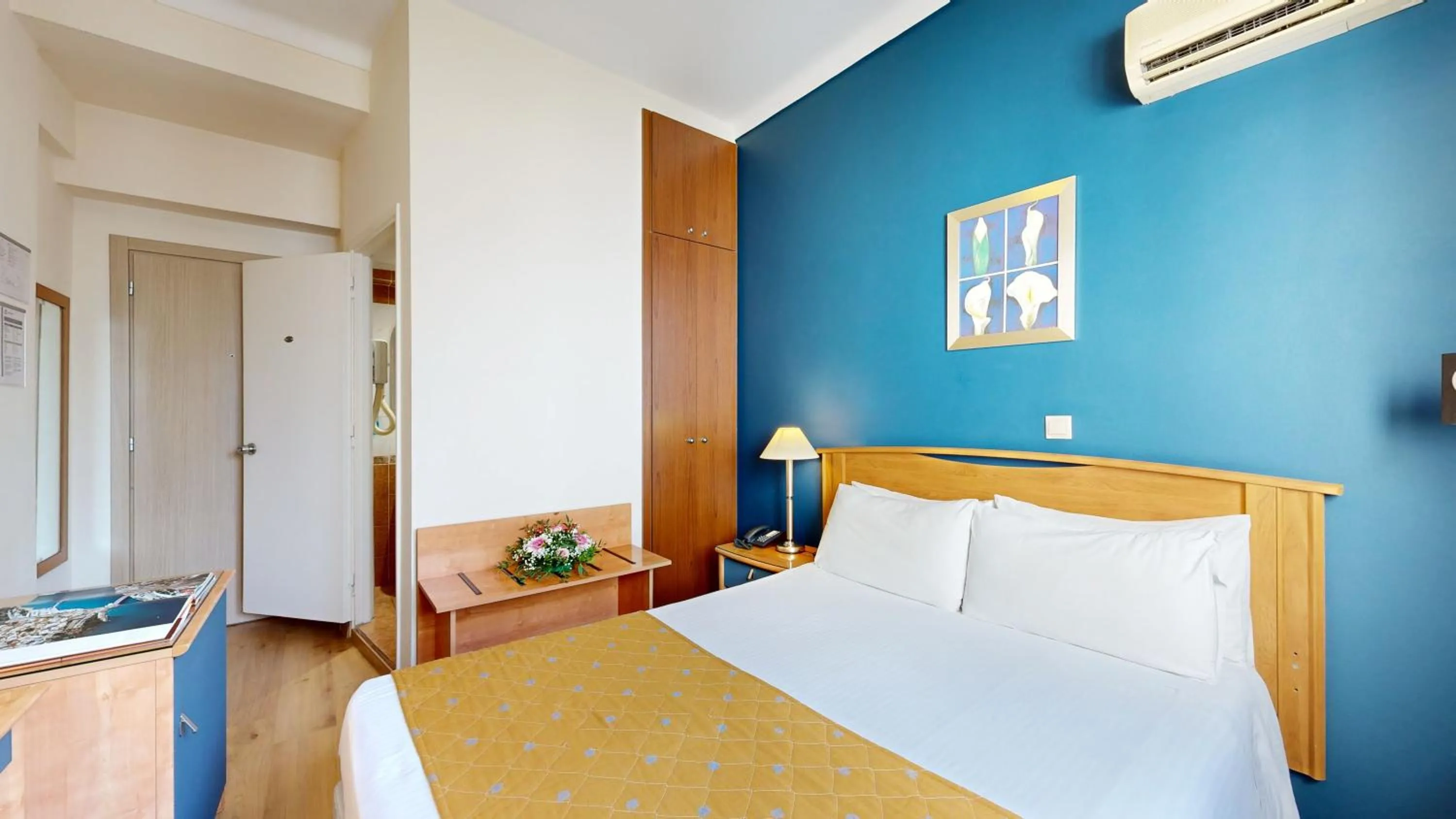 Bedroom, Bed in Lucy Hotel