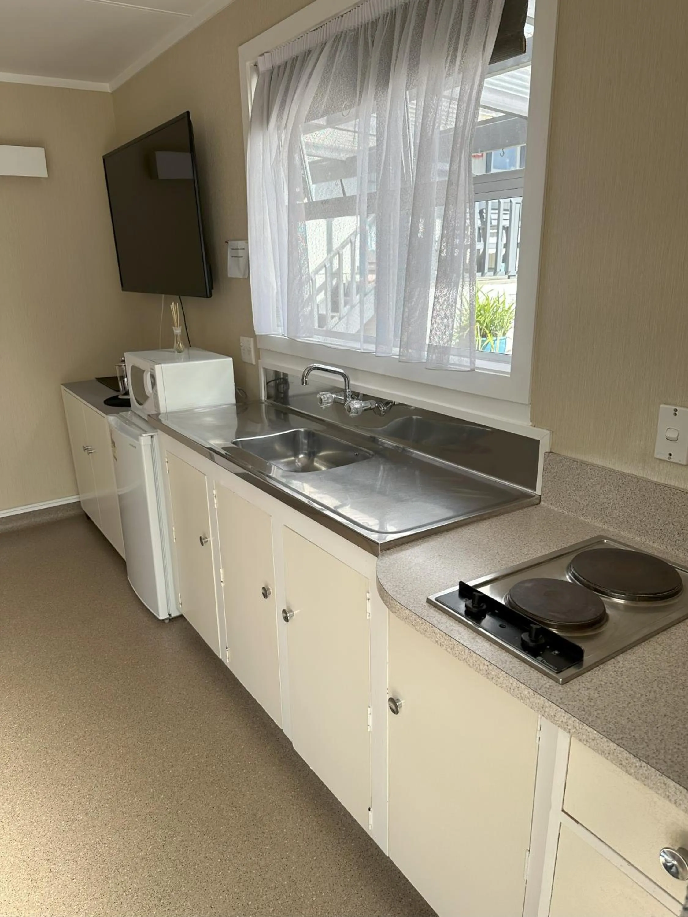 Kitchen or kitchenette in Totara Lodge Motel