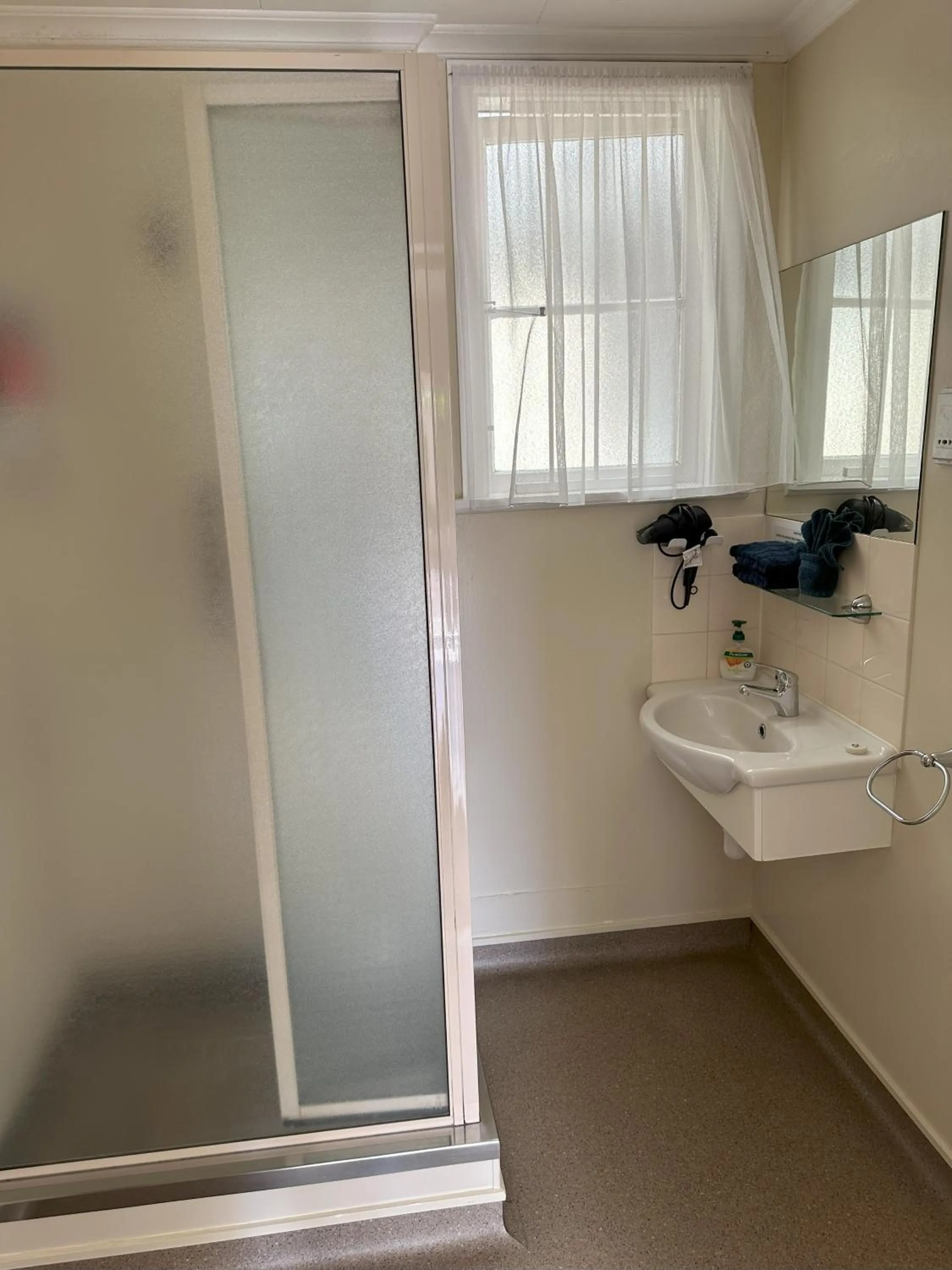 Shower in Totara Lodge Motel