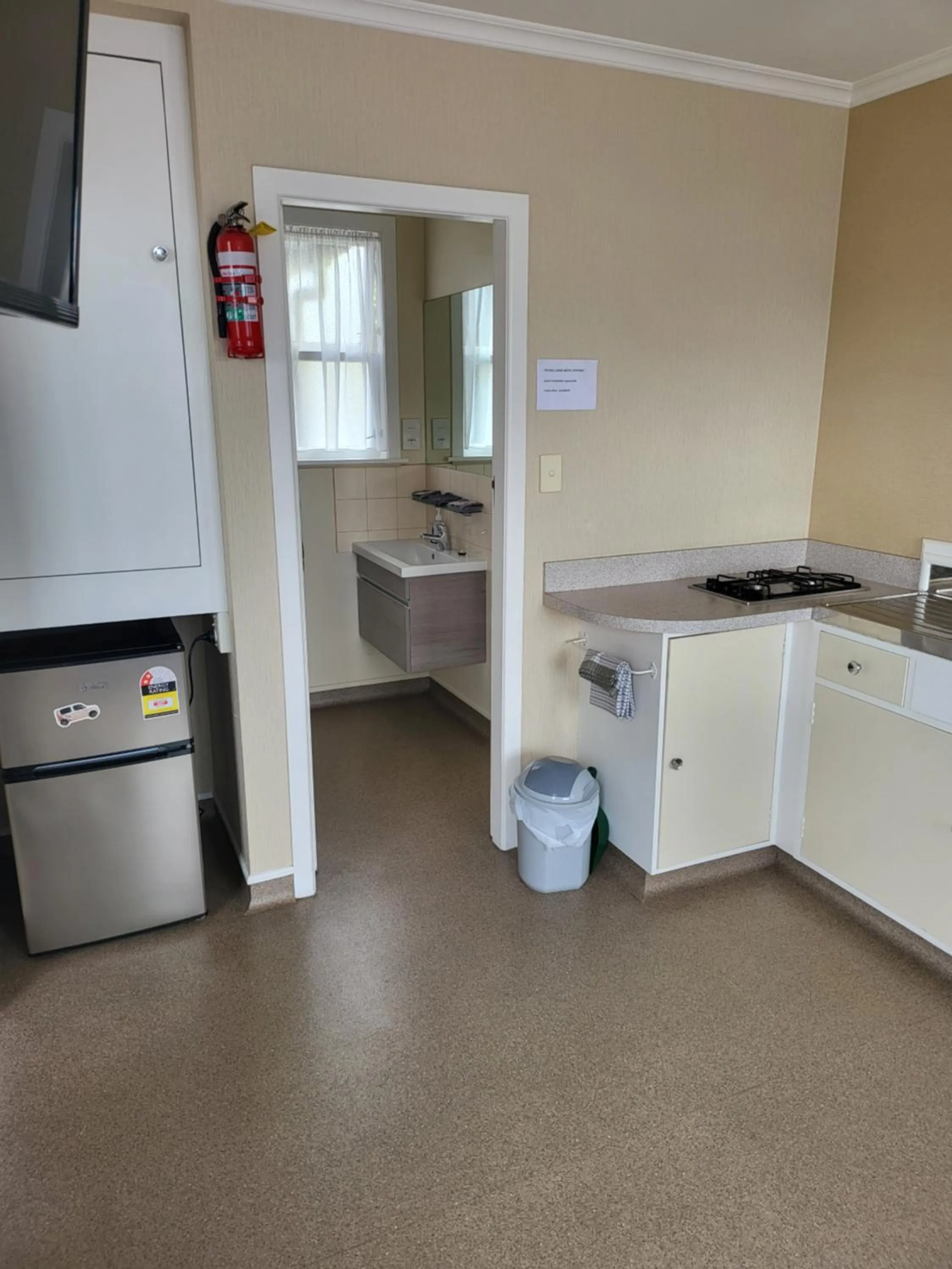 Kitchen or kitchenette in Totara Lodge Motel