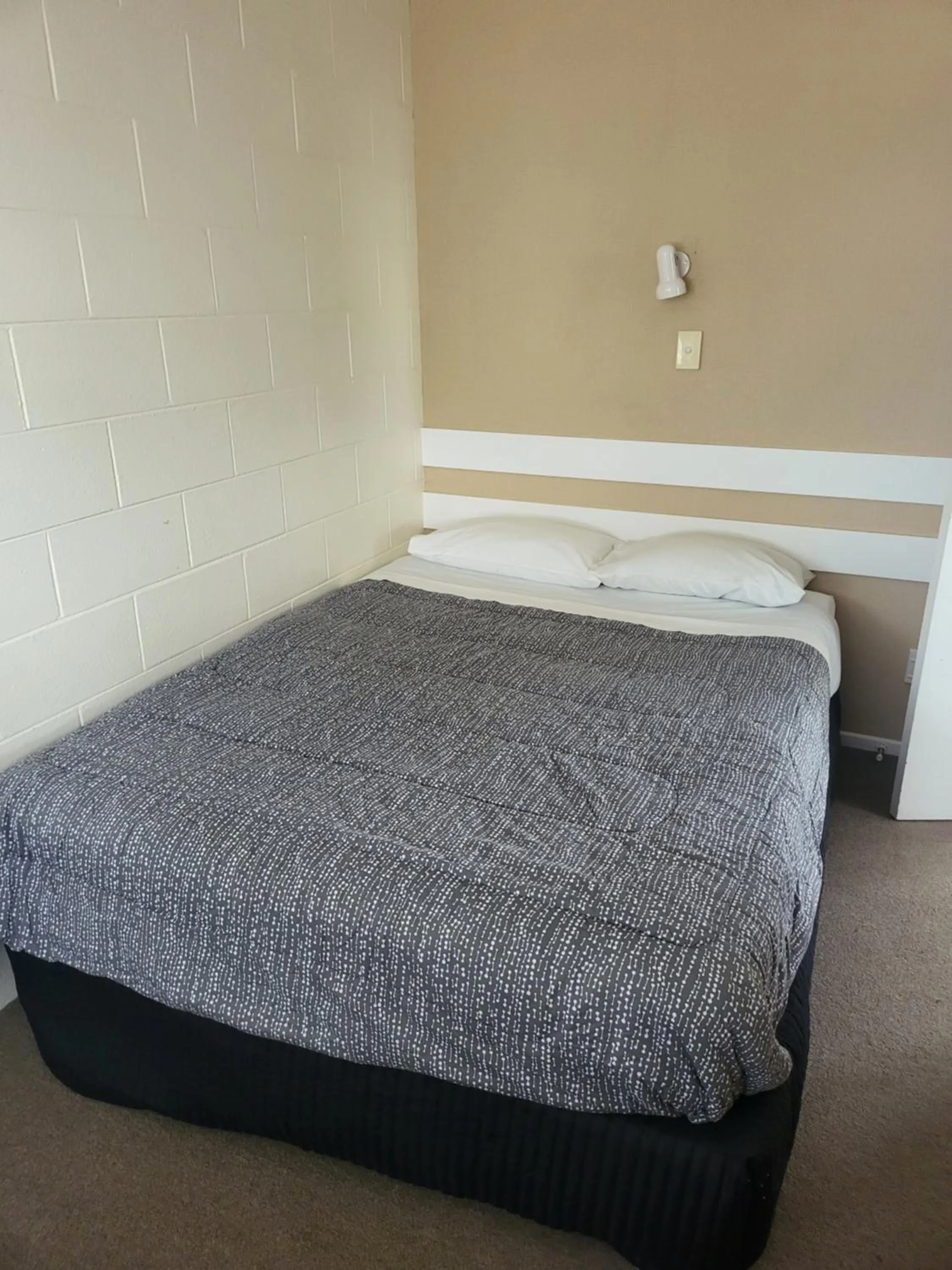 Bed in Totara Lodge Motel