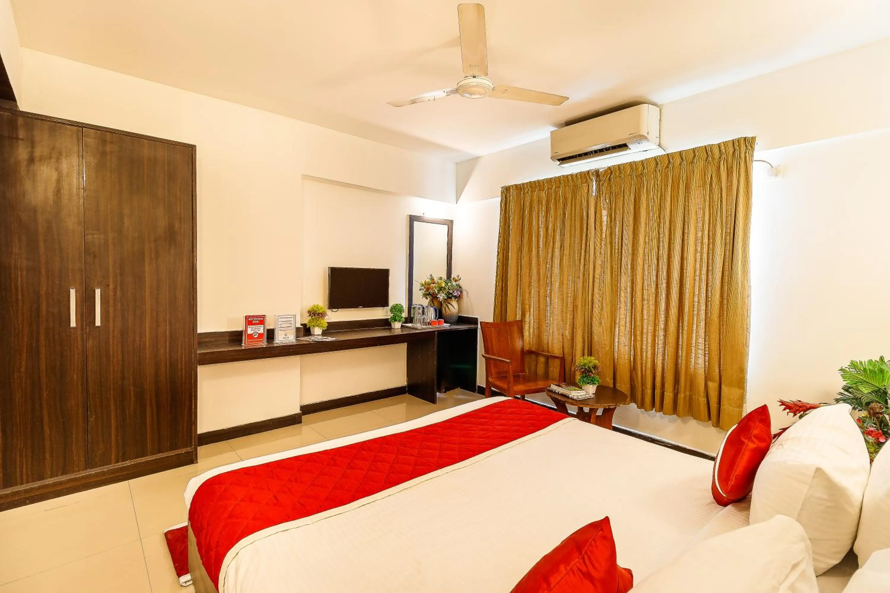 Photo of the whole room, Bed in Octave Himalaya Monarch