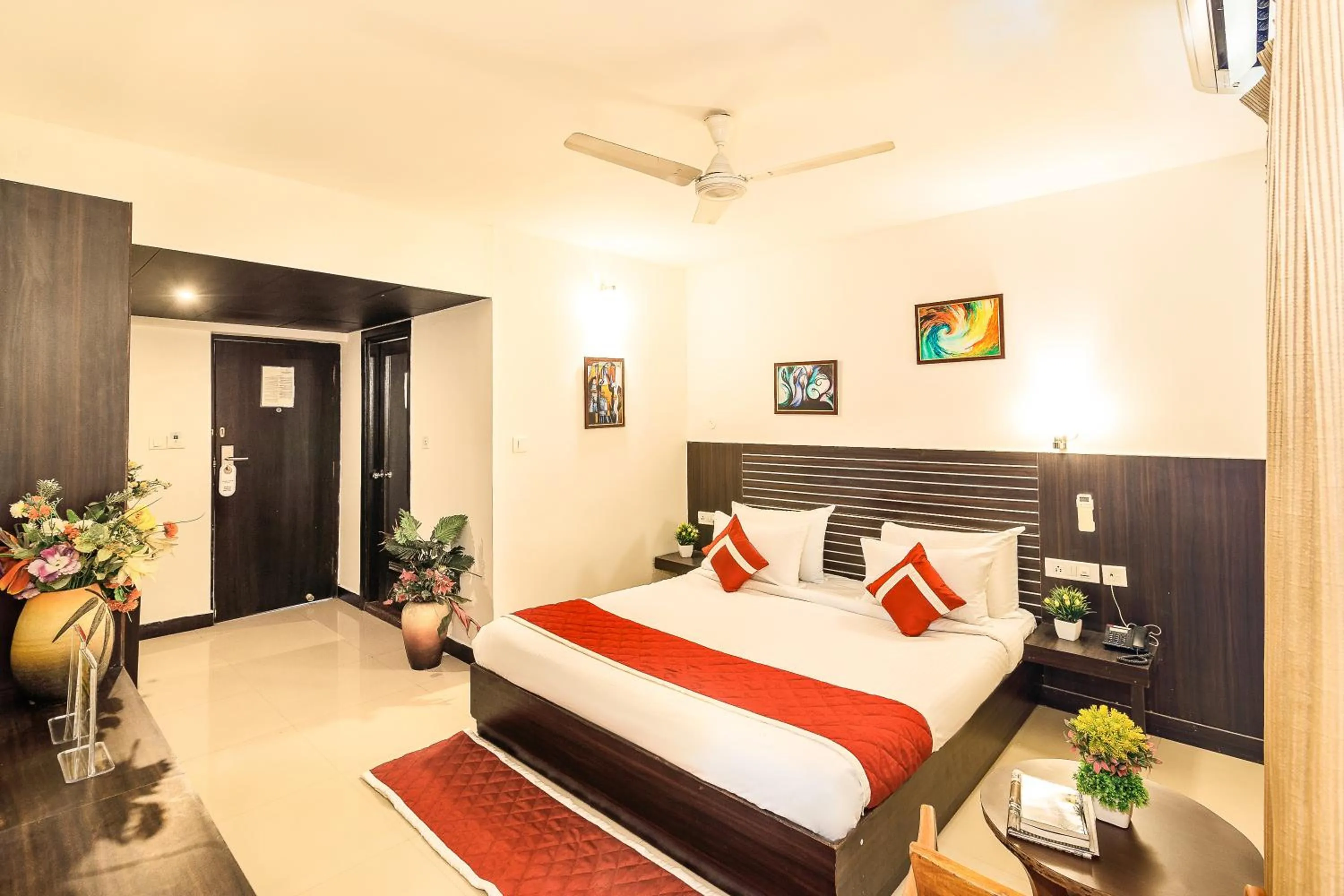 Photo of the whole room, Bed in Octave Himalaya Monarch