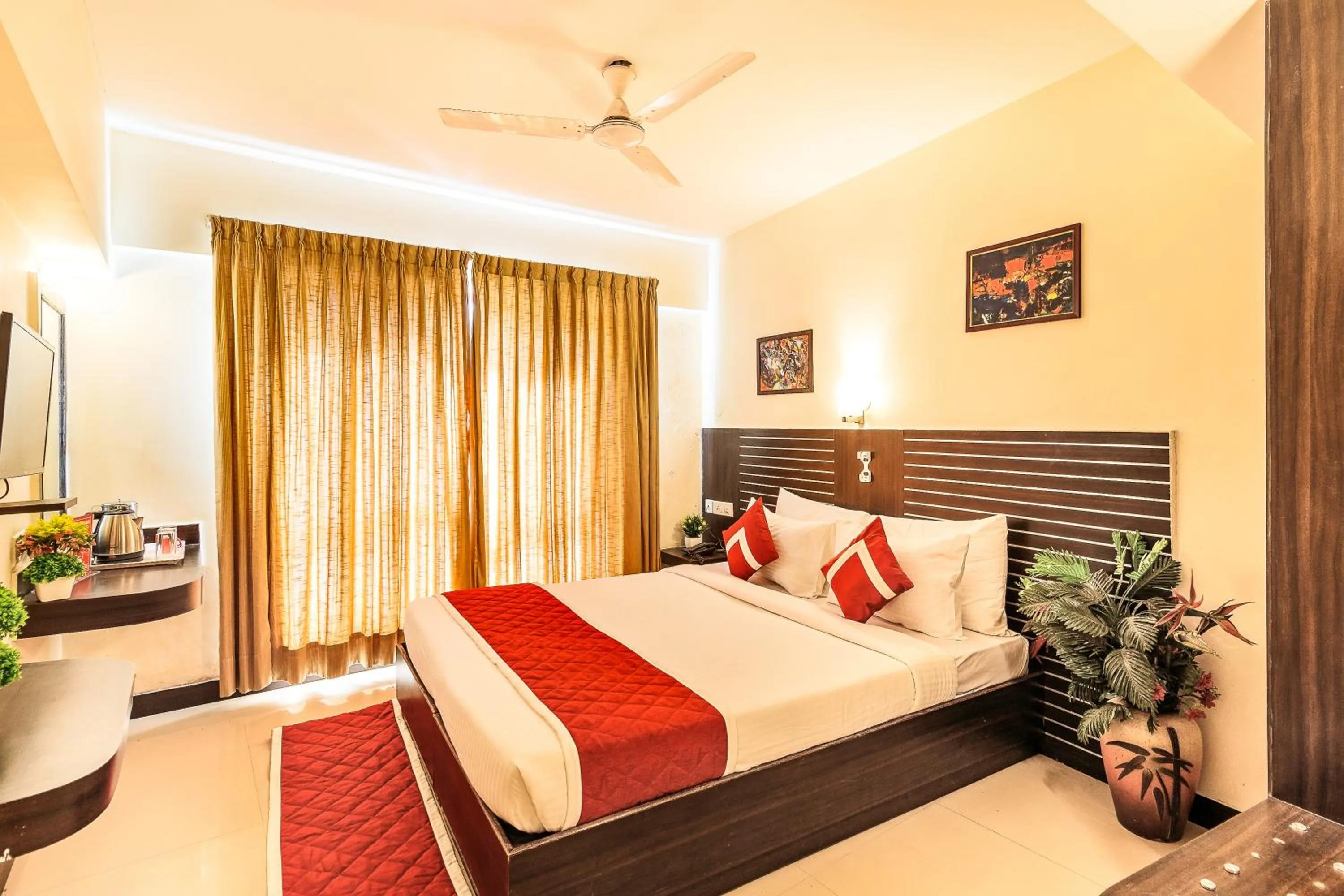 Photo of the whole room, Bed in Octave Himalaya Monarch