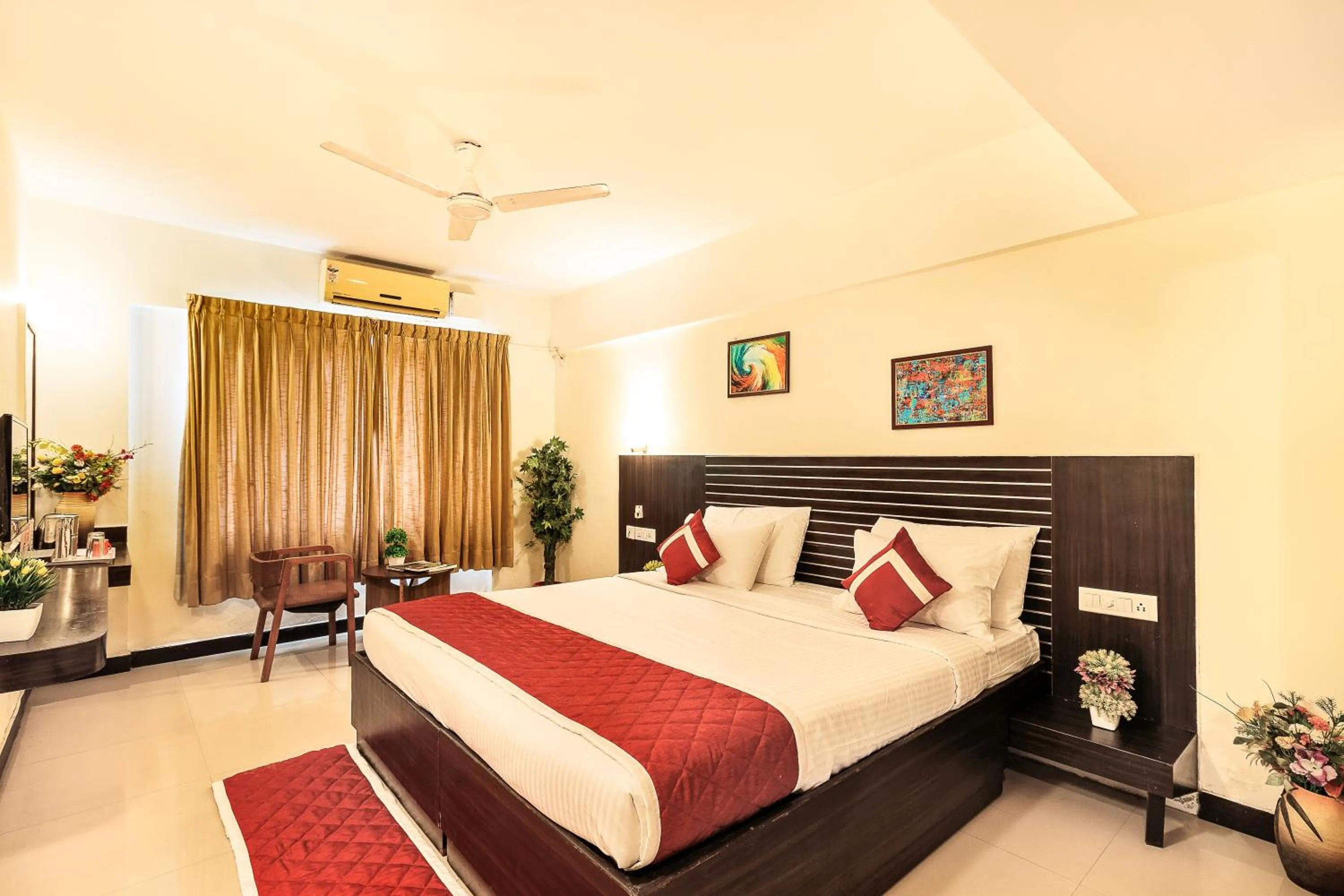 Photo of the whole room, Bed in Octave Himalaya Monarch