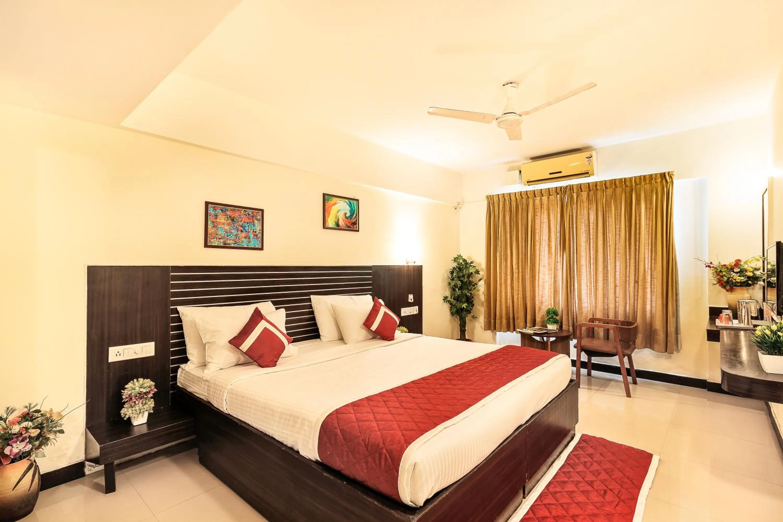 Photo of the whole room, Bed in Octave Himalaya Monarch