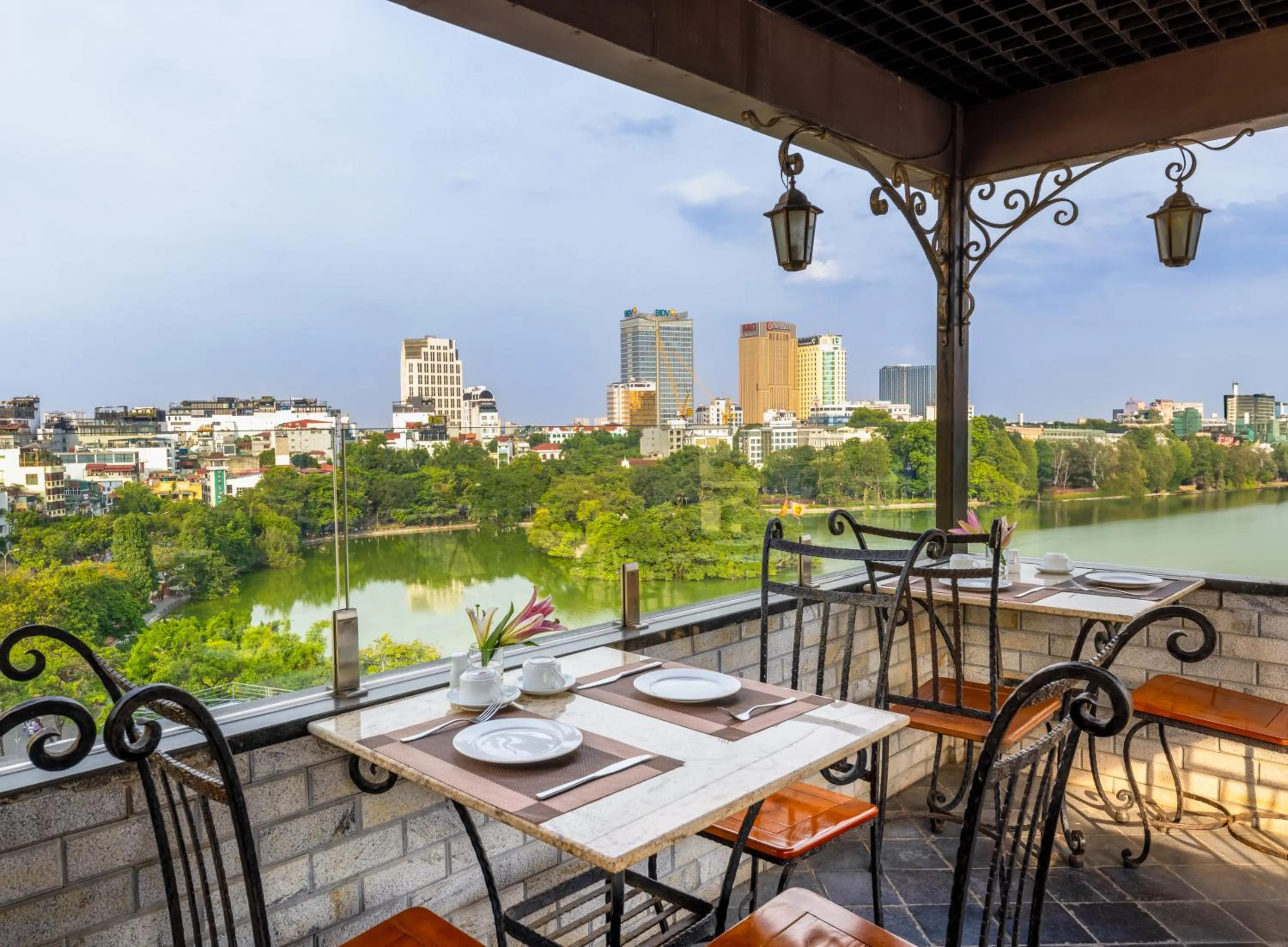 Restaurant/places to eat in Centre Point Hanoi Hotel