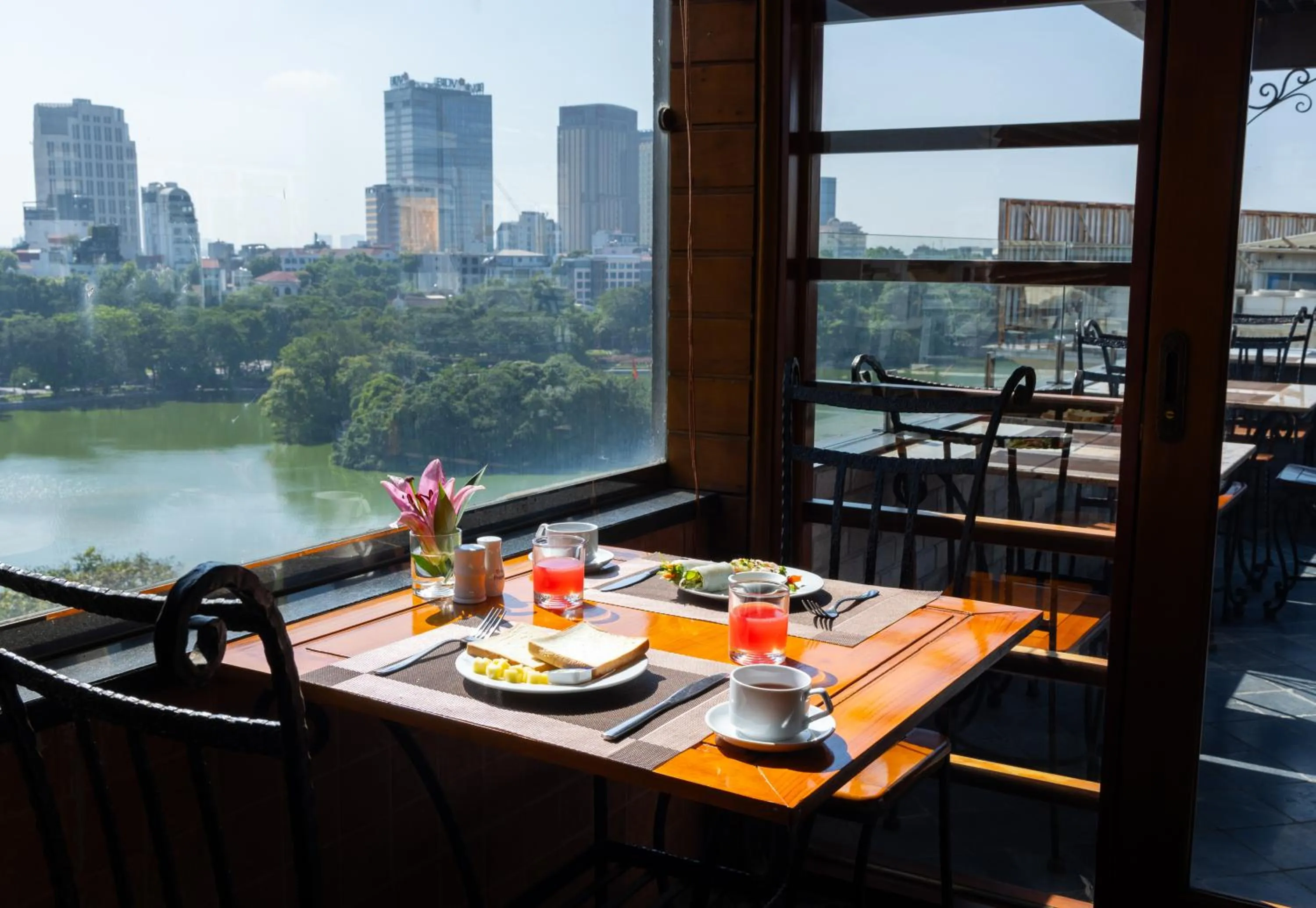 Restaurant/places to eat in Centre Point Hanoi Hotel