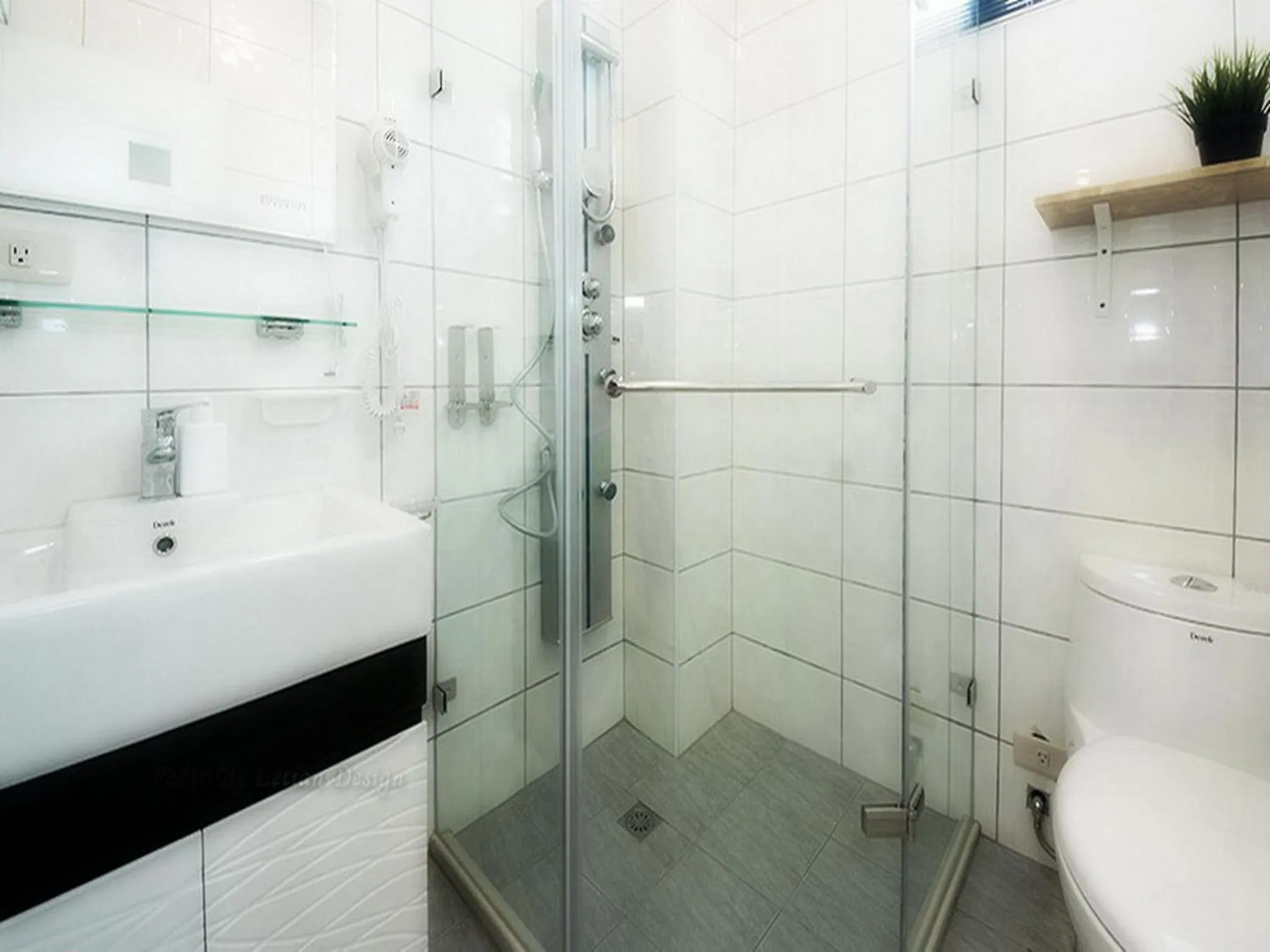 Shower in 極簡旅行民宿 Simple Travel B&B