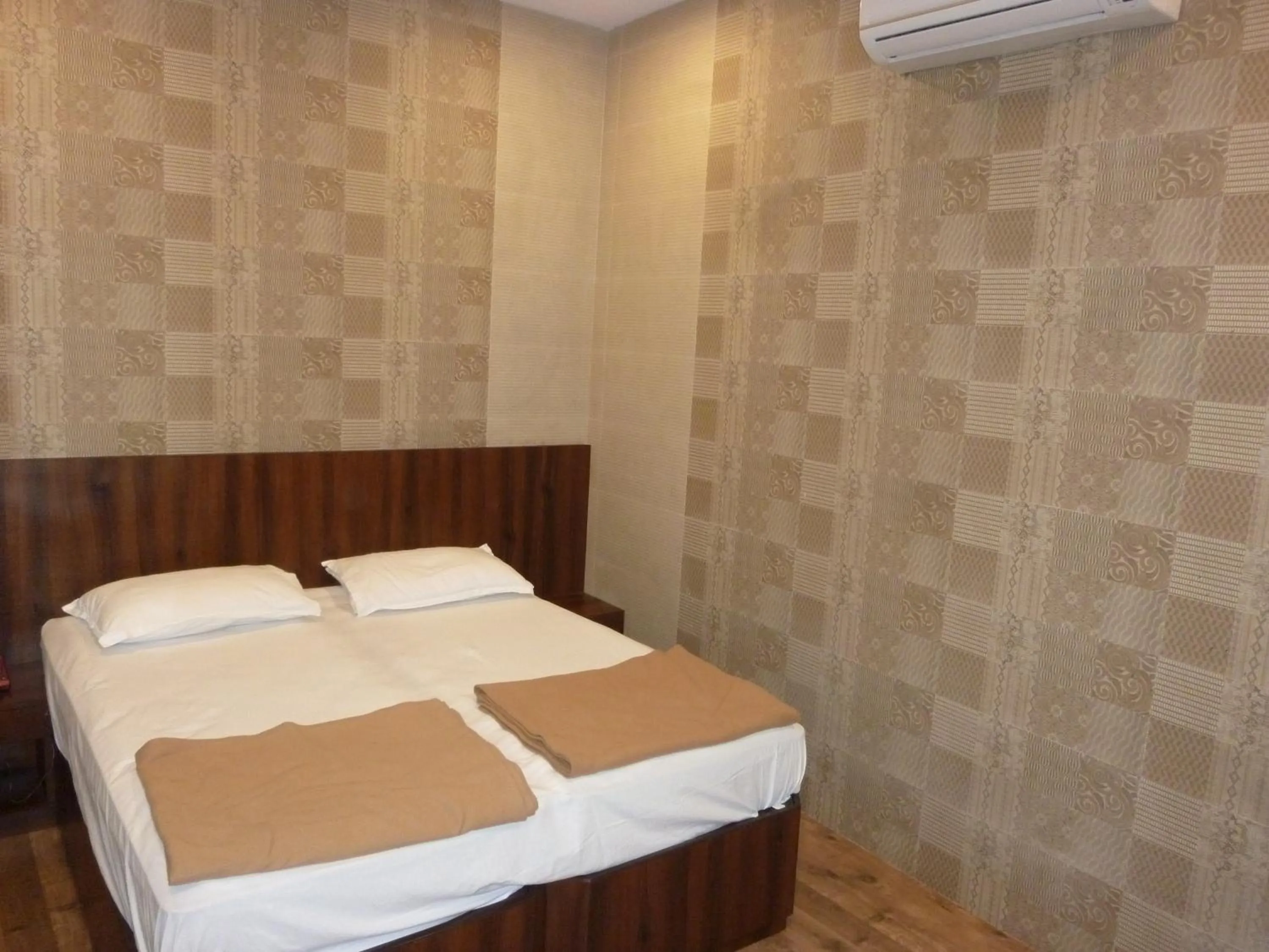 Bedroom, Bed in Hotel Regal Palace