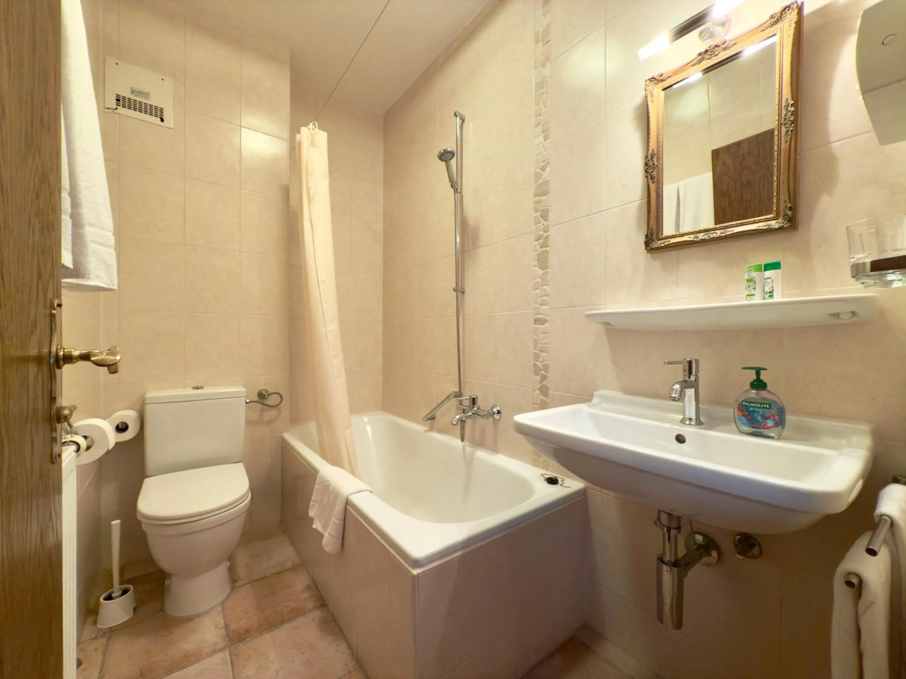 Toilet in Hotel Forsthaus Oberau