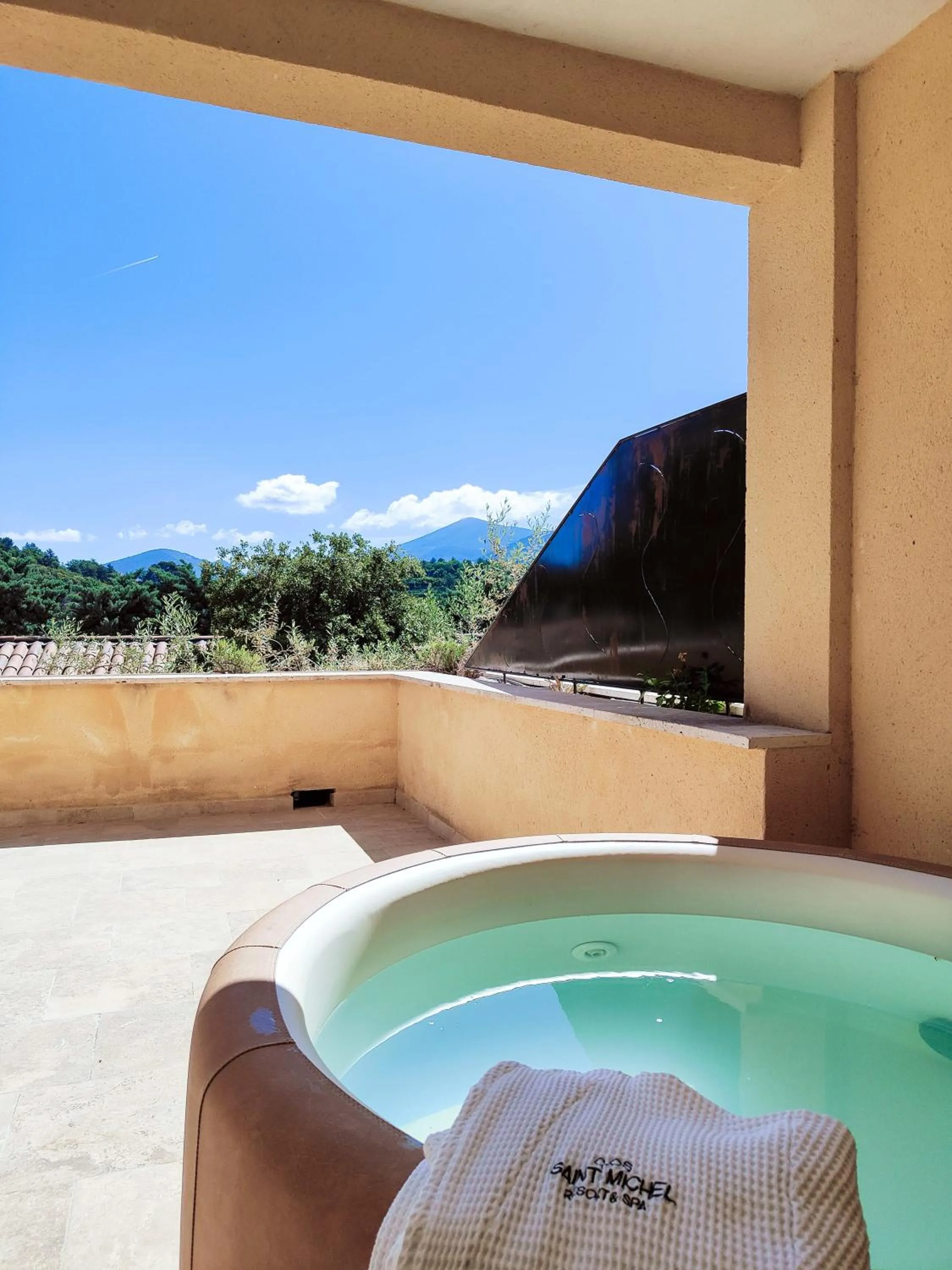 Hot Tub in Clos Saint-Michel Resort & Spa